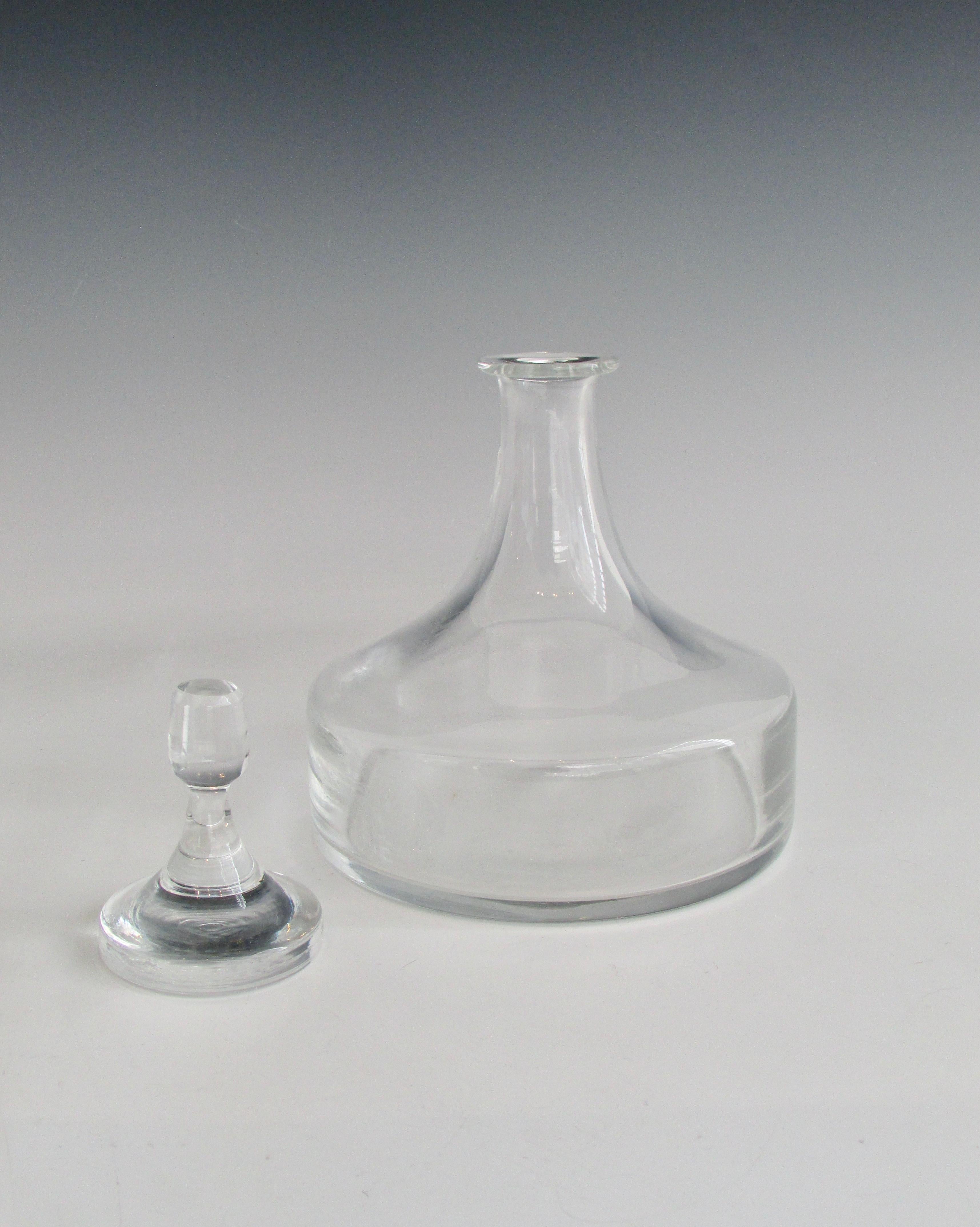 Mid-Century Modern Clear Glass Decanter and Stopper with Polished Bottom For Sale