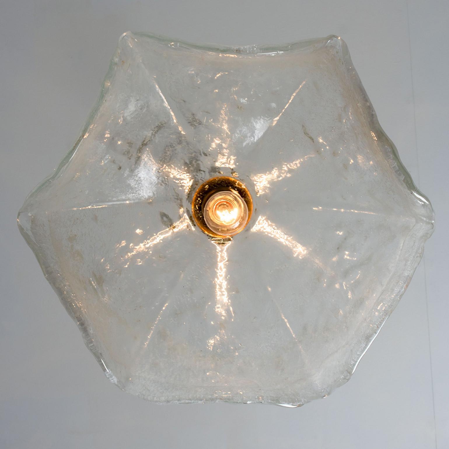 Metà XX secolo Lampada a sospensione a fiore in vetro trasparente di Kaiser, Leuchten, Germania in vendita