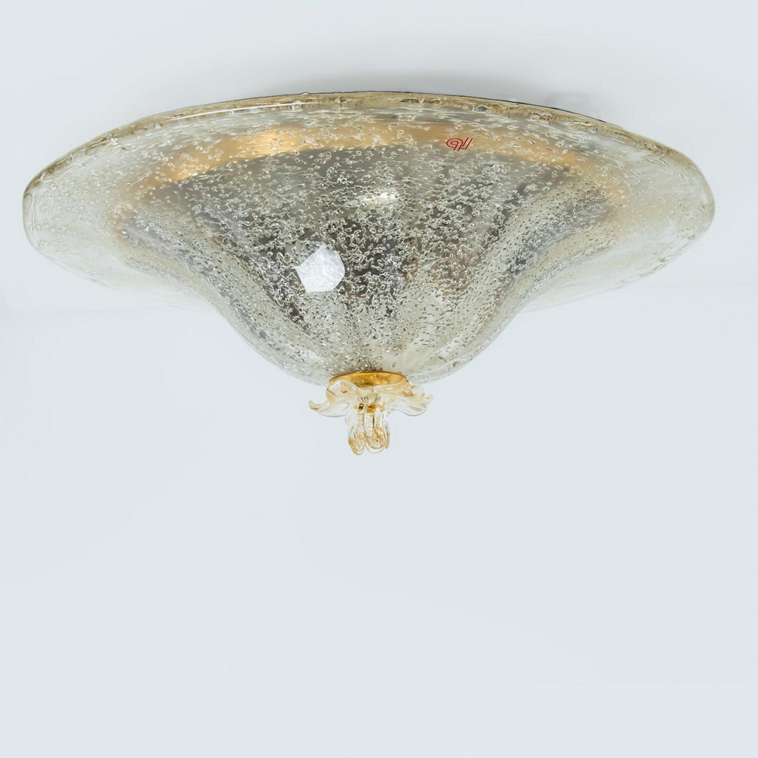 Une élégante monture encastrée en verre de Murano de Barovier&Toso, Italie.

Dimensions :
Diamètre : 20.87