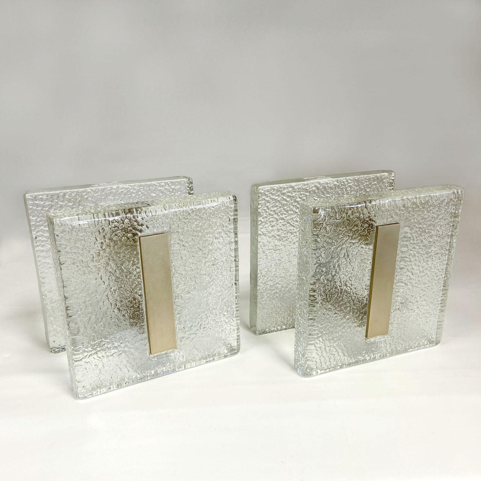 Paar Doppel-Türgriffe aus klarem Glas zum Drücken und Ziehen mit antikem Goldmetall (Moderne der Mitte des Jahrhunderts) im Angebot
