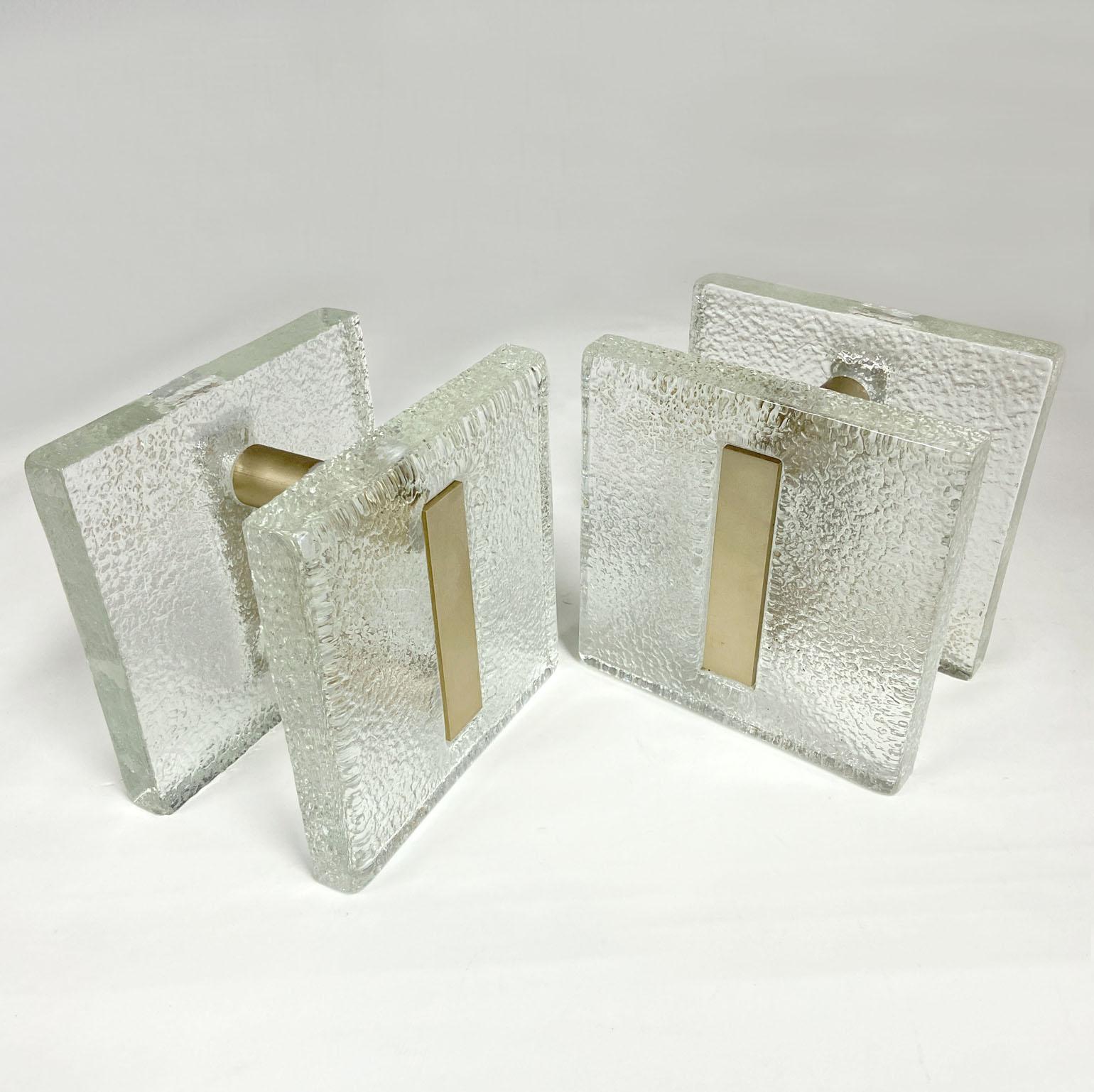 Paar Doppel-Türgriffe aus klarem Glas zum Drücken und Ziehen mit antikem Goldmetall (Deutsch) im Angebot