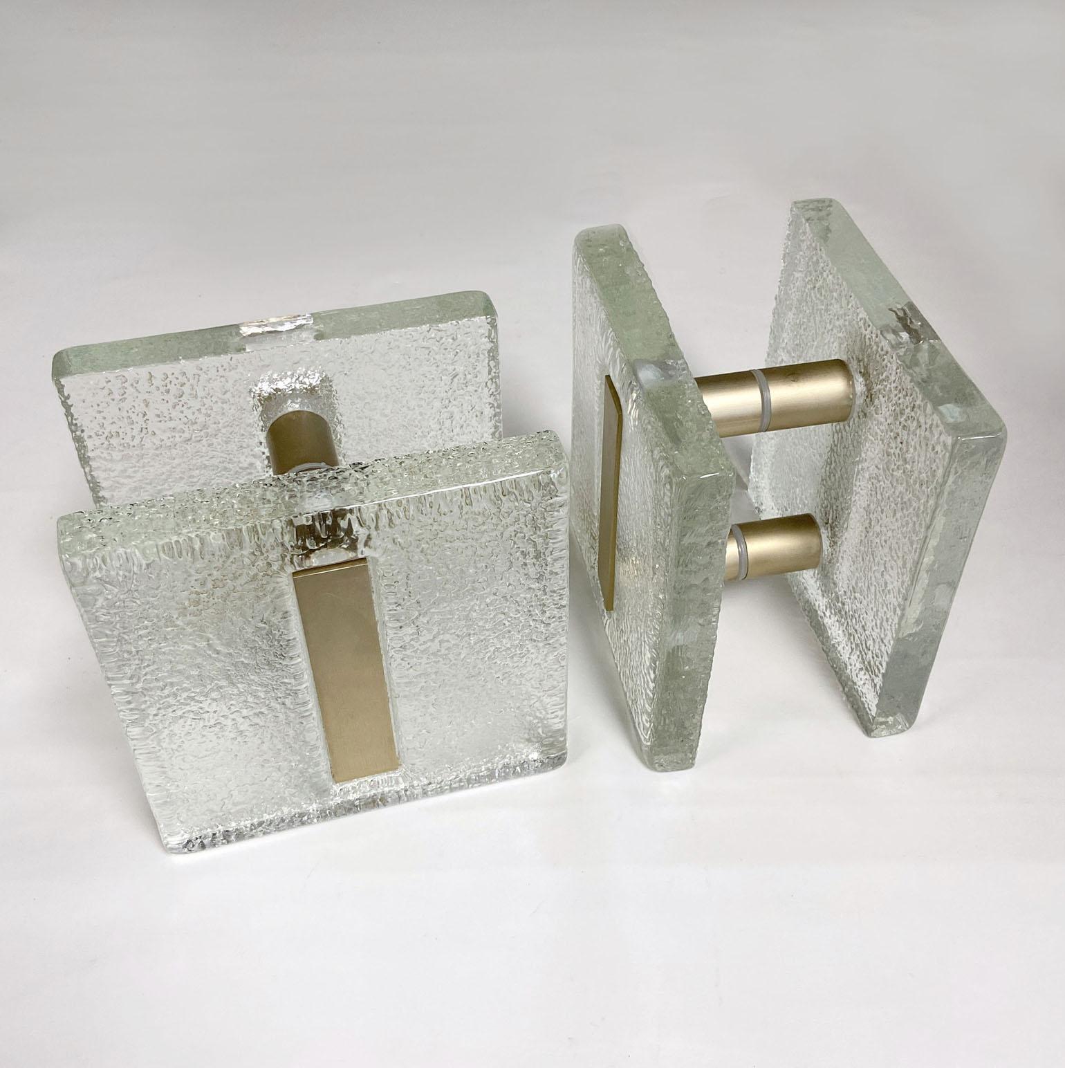 Paar Doppel-Türgriffe aus klarem Glas zum Drücken und Ziehen mit antikem Goldmetall (Gegossen) im Angebot