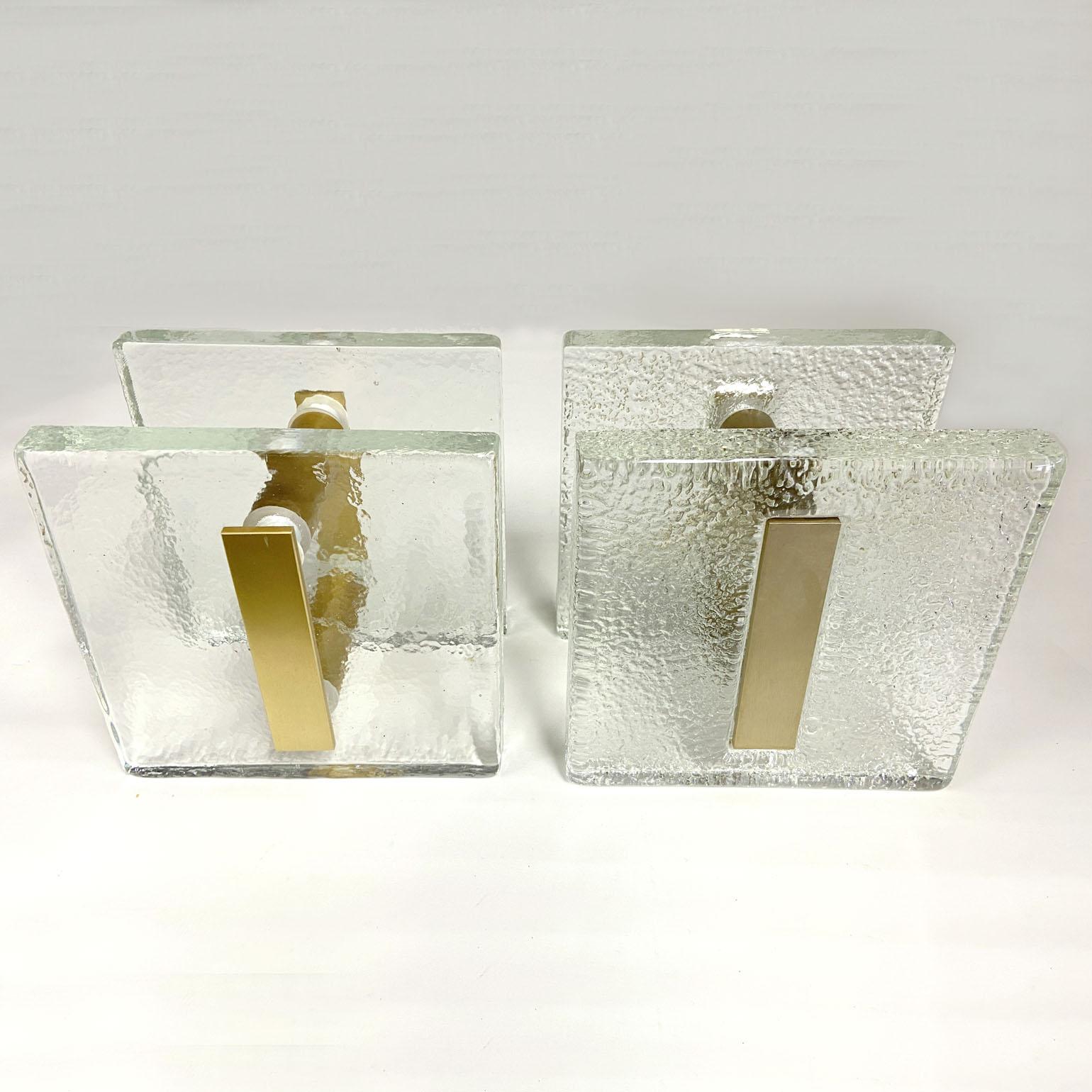 Paar Doppel-Türgriffe aus klarem Glas zum Drücken und Ziehen mit antikem Goldmetall (Metall) im Angebot