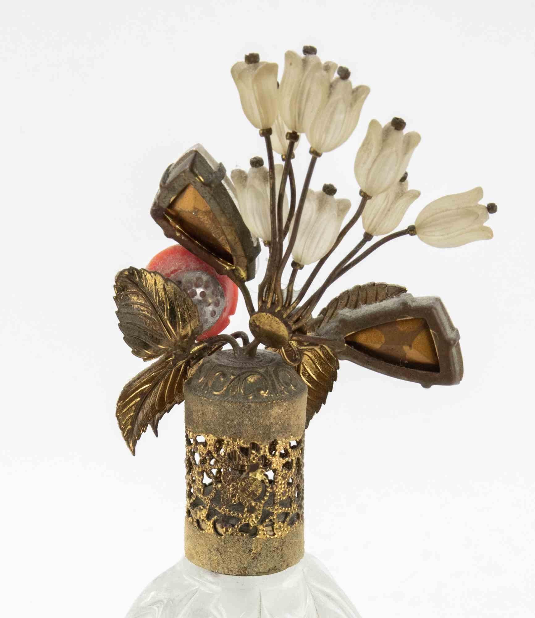 Clear Glass Perfume Bottle with Jeweled Top, 1930s In Good Condition For Sale In Roma, IT