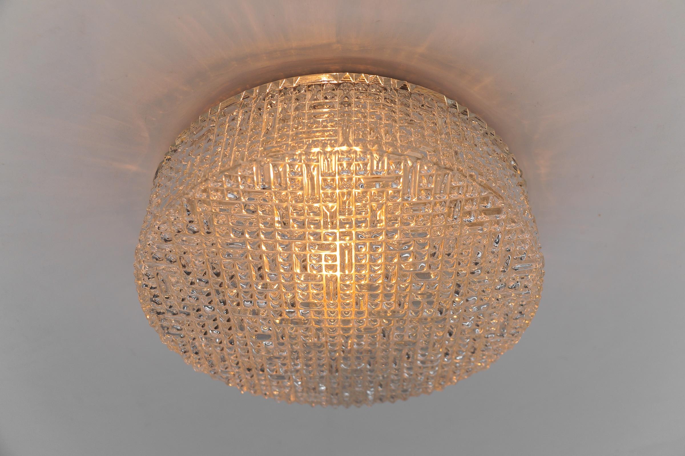 Clear glass 3D grid Flush Mount, Germany 1960s, 1960-1969.

The fixture need 1 x E27 standard bulb with 60W max.

Light bulbs are not included.

It is possible to install this fixture in all countries (US, Australia, Asia, UK, Europe,..).