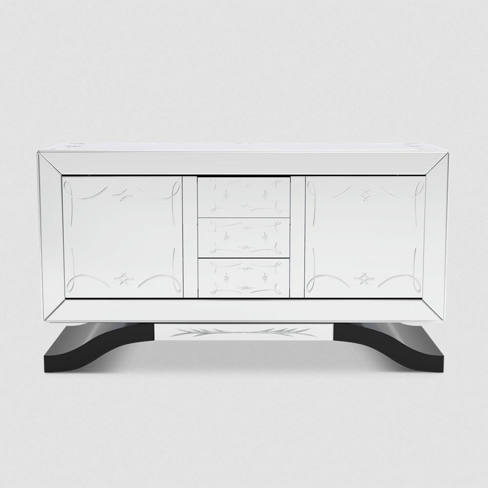 Sideboard Clear Glass with wooden structure
covered with hand-carved mirror glass, with 2
dopend doors ans 3 drawers with easy glide 
system. Exceptional piece.