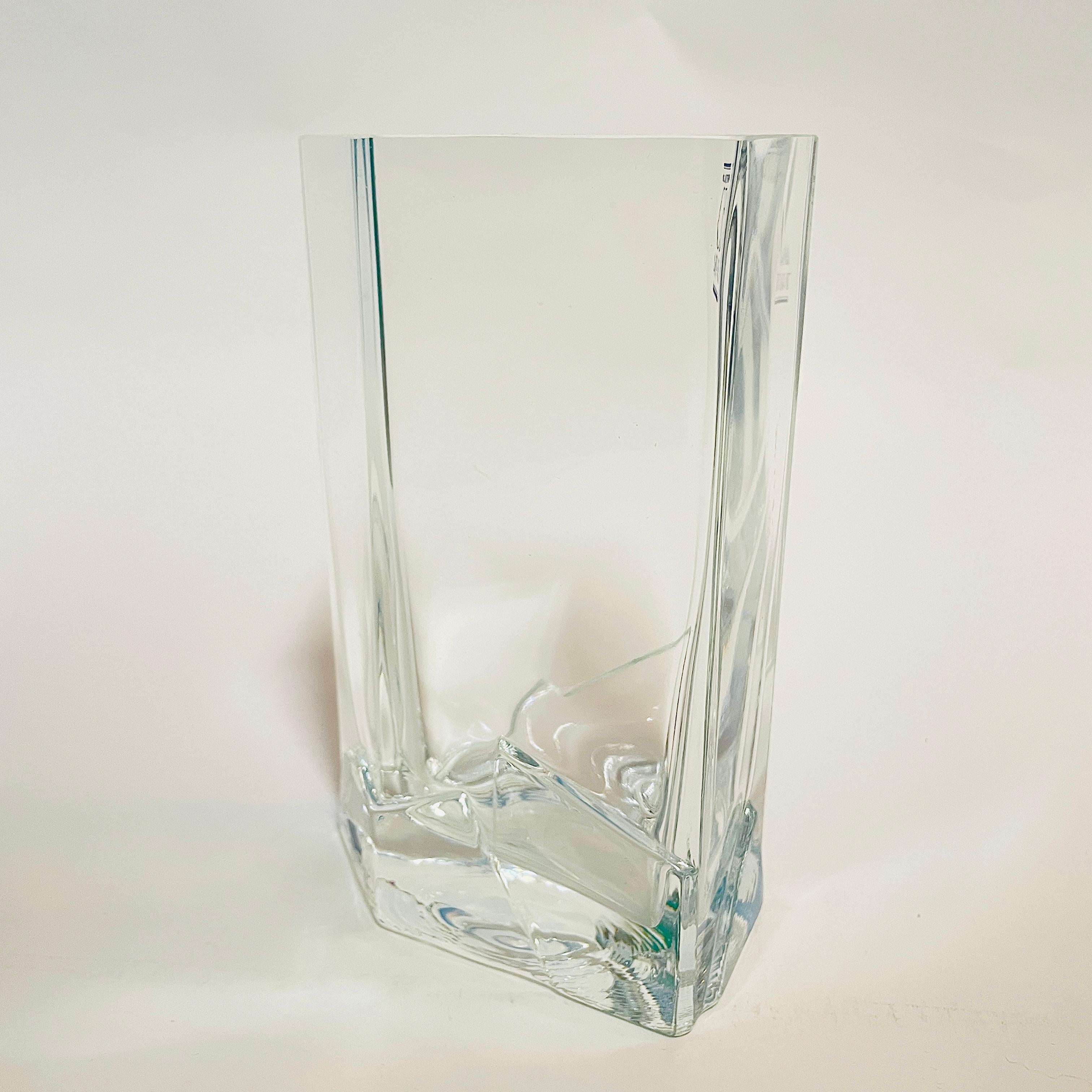 Nuutajärvi Glassworks' vase was designed by Pauli Partanen in 1984. The glass vase was launched in honour of the 150th anniversary of the Finnish company Wärtsilä.

Simply & Stylish vase is made of mould-blown clear glass. 