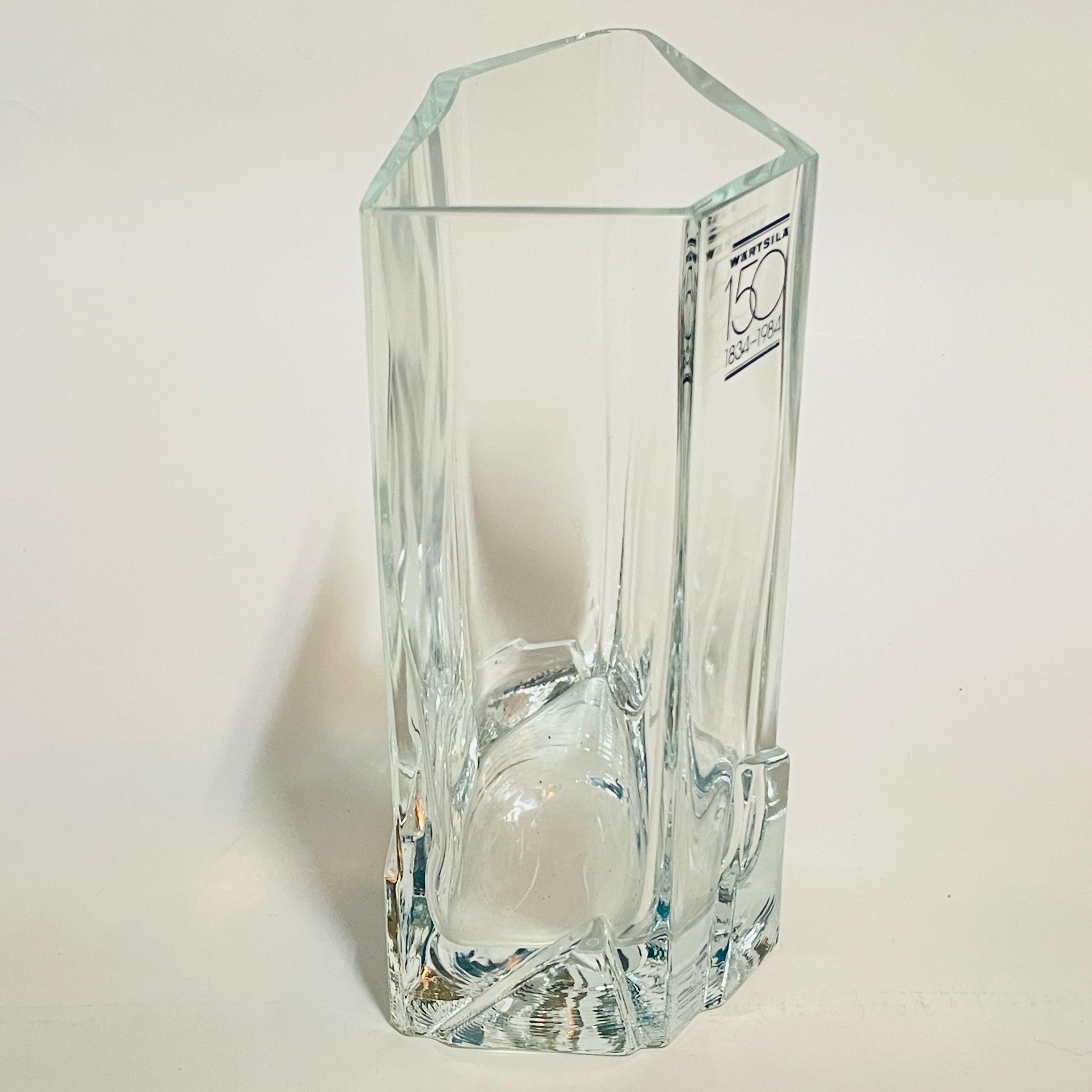 Clear Glass Vase made by Nuutajärvi glassworks Finland in 1984. For Sale 1