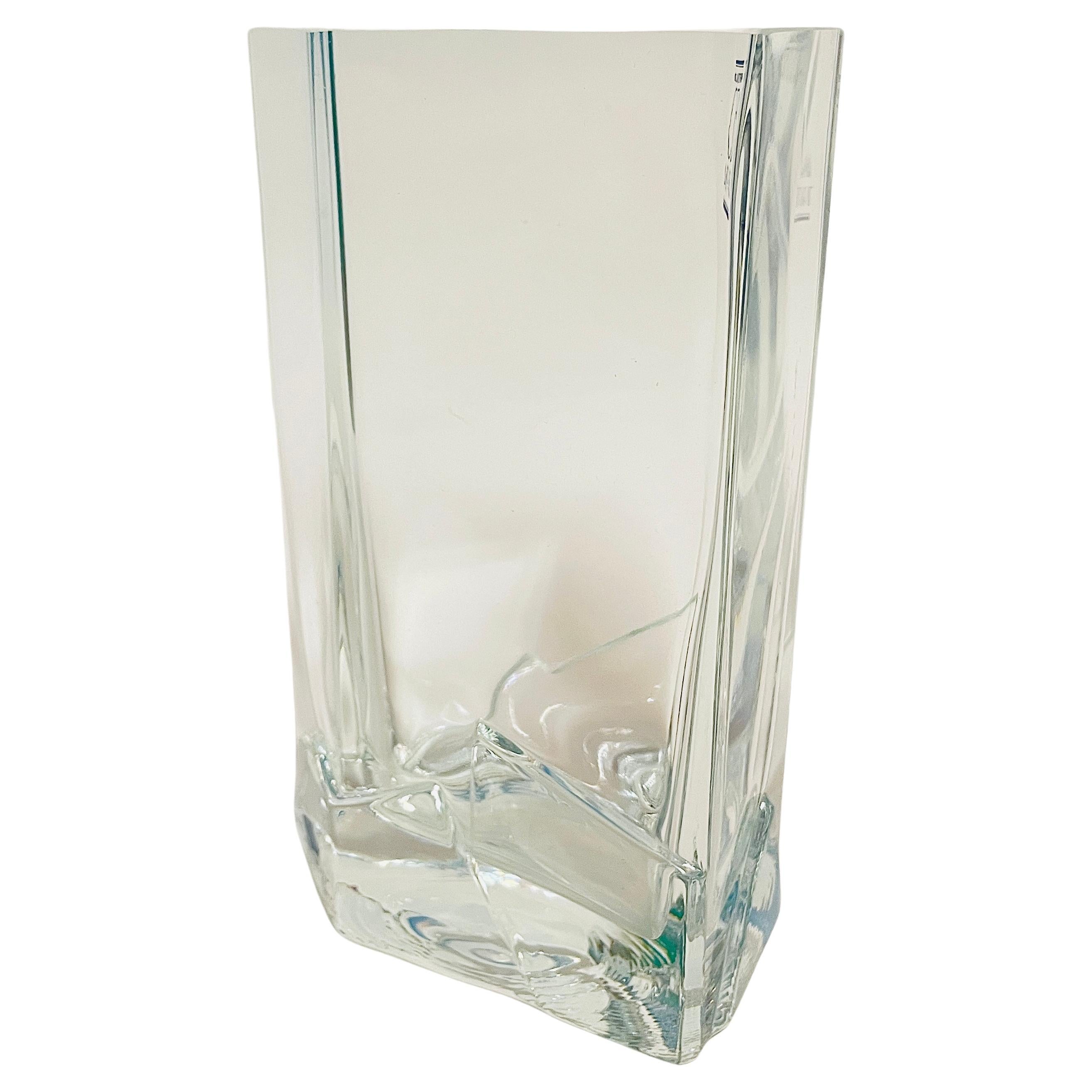 Clear Glass Vase made by Nuutajärvi glassworks Finland in 1984. For Sale