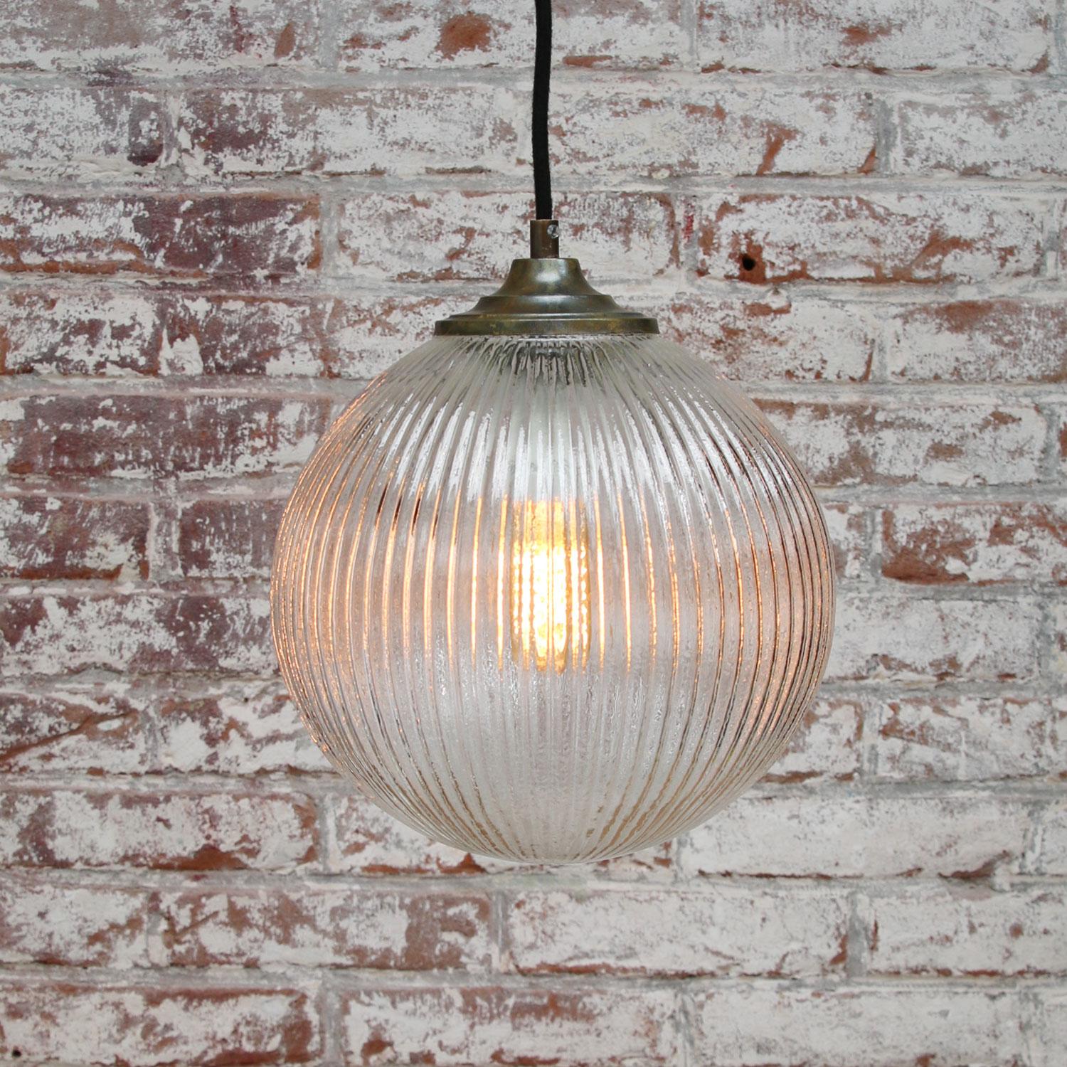 Clear Glass Vintage European Brass Top Pendant Light In Good Condition In Amsterdam, NL