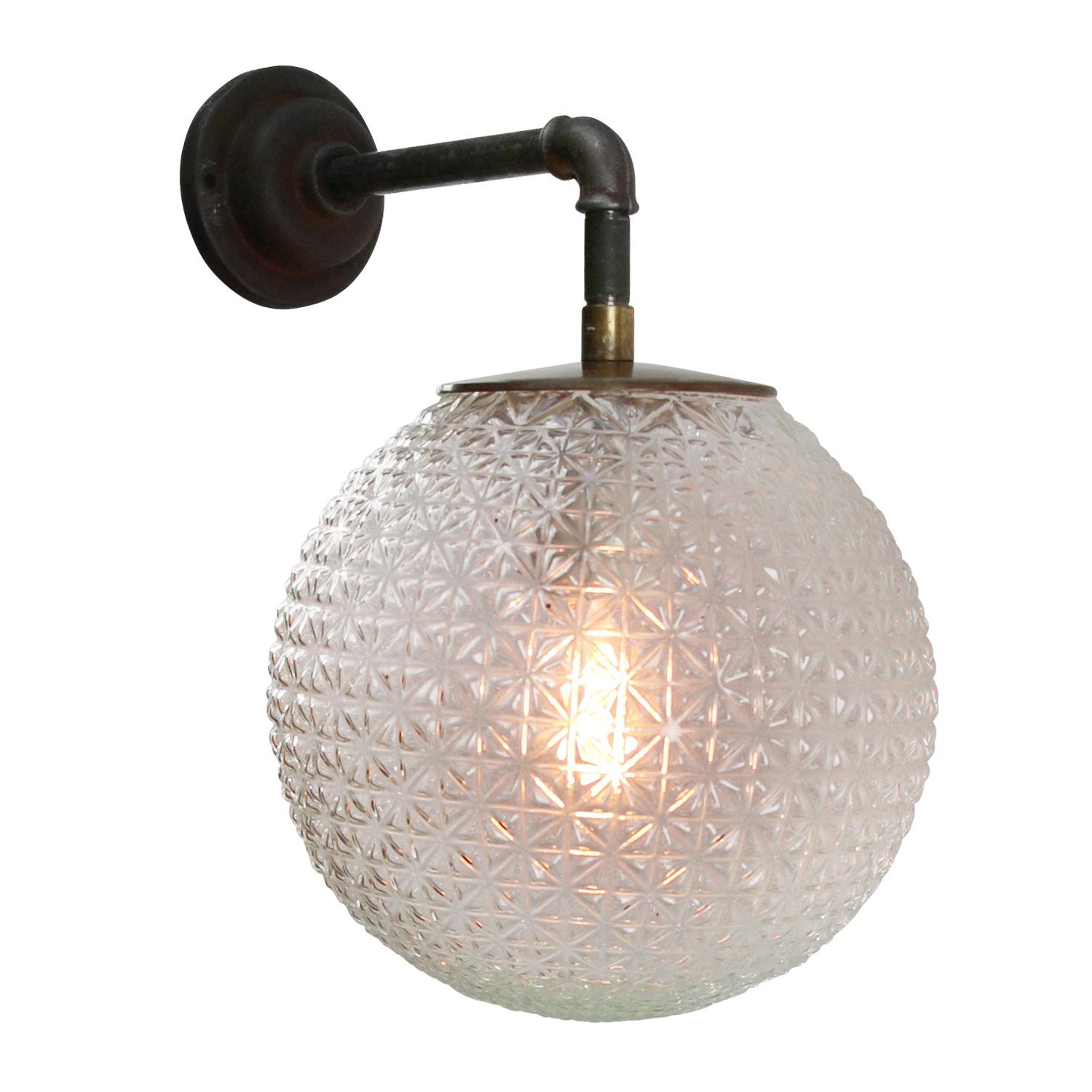 Brass and cast iron industrial wall light
Clear texture glass globe

Diameter cast iron wall piece: 10 cm. 2 holes to secure.

Weight: 4.80 kg / 10.6 lb

All lamps have been made suitable by international standards for incandescent light