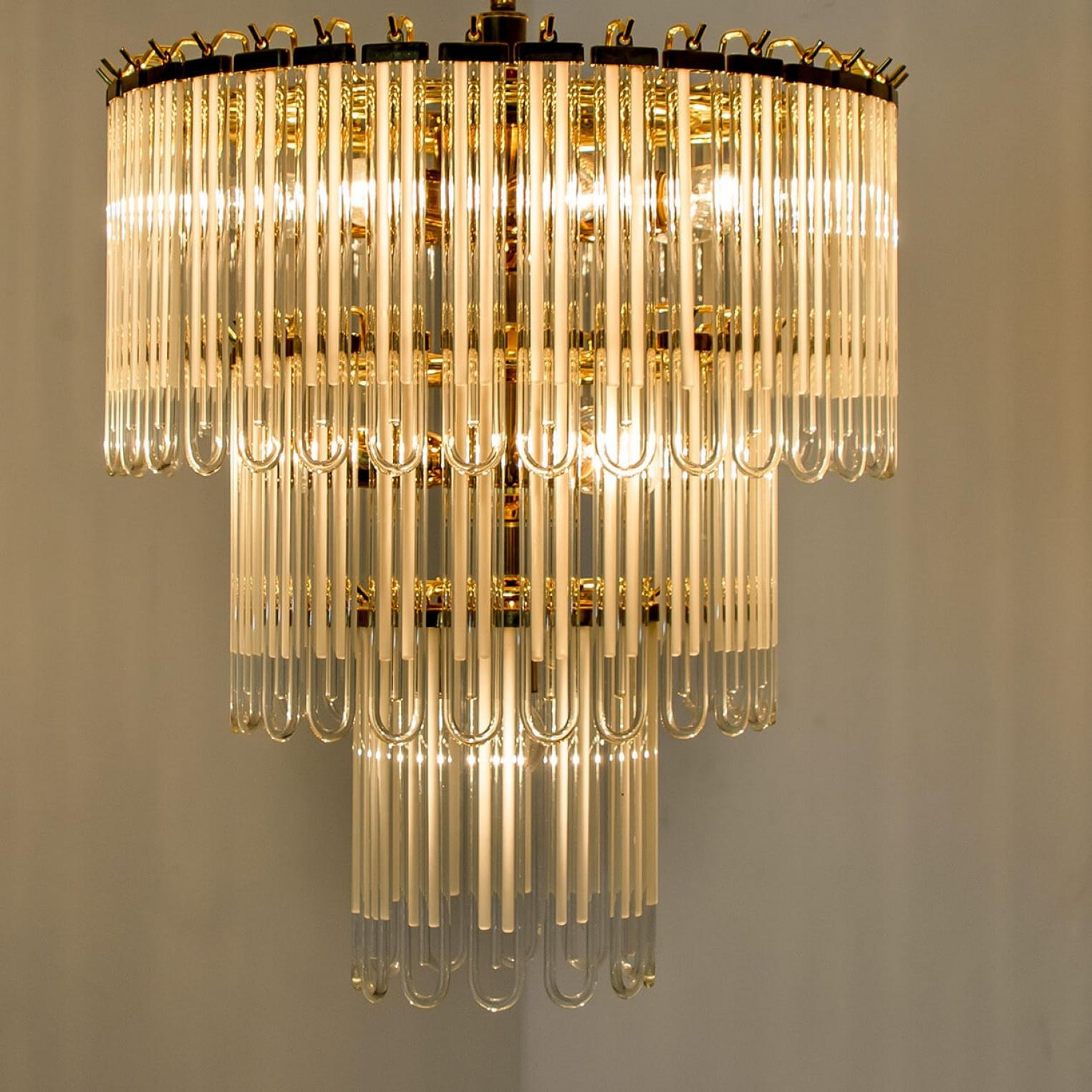 Italiano Lampadario a stelo in vetro oro chiaro di Sciolari, anni '70 in vendita