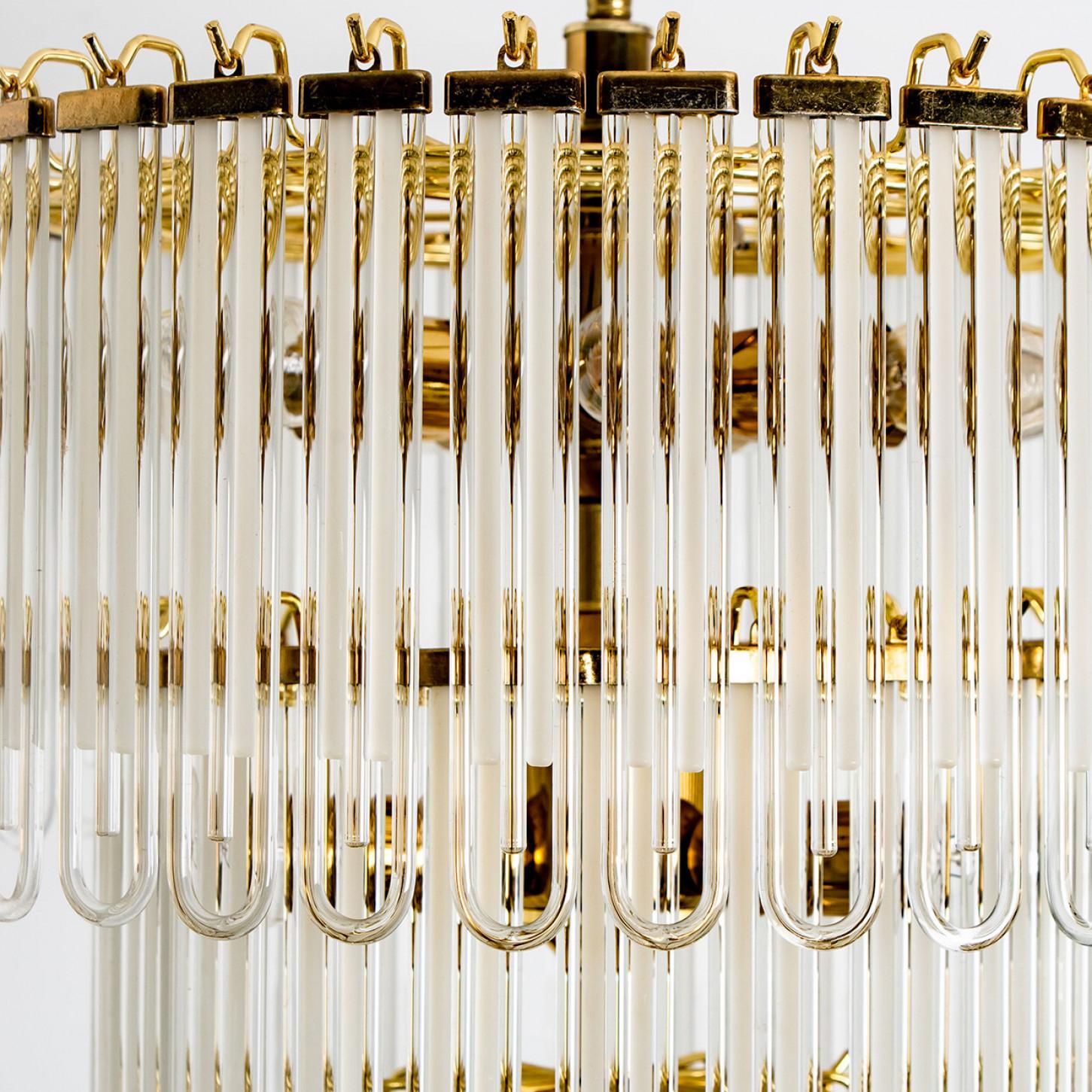 Fin du 20e siècle Lustre à tige en verre doré transparent de Sciolari, 1970 en vente