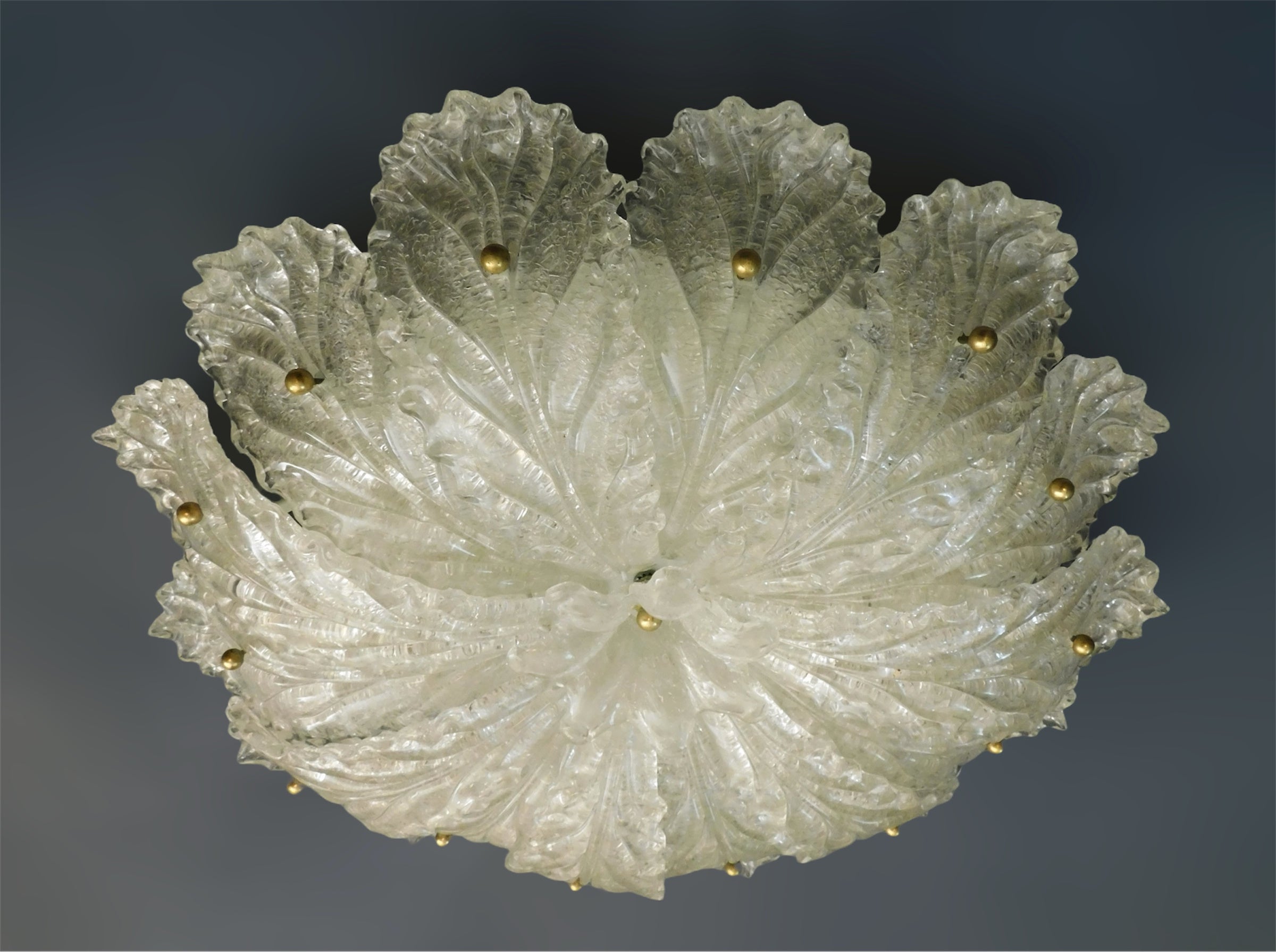 Vintage Italian Murano glass flush mount with clear graniglia glass leaves / Made in Italy in the style of Barovier e Toso, circa 1960s
Measures: Diameter 23.5 inches, height 4 inches
4 lights / E26 or E27 type / max 60W each
1 available in stock in