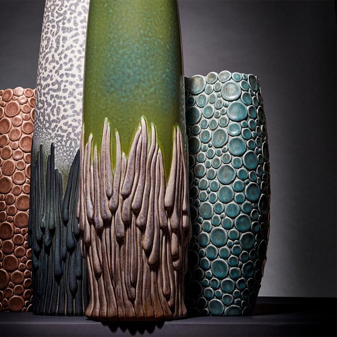 Klare Jade-Vase aus Steingut (Tonware) im Angebot