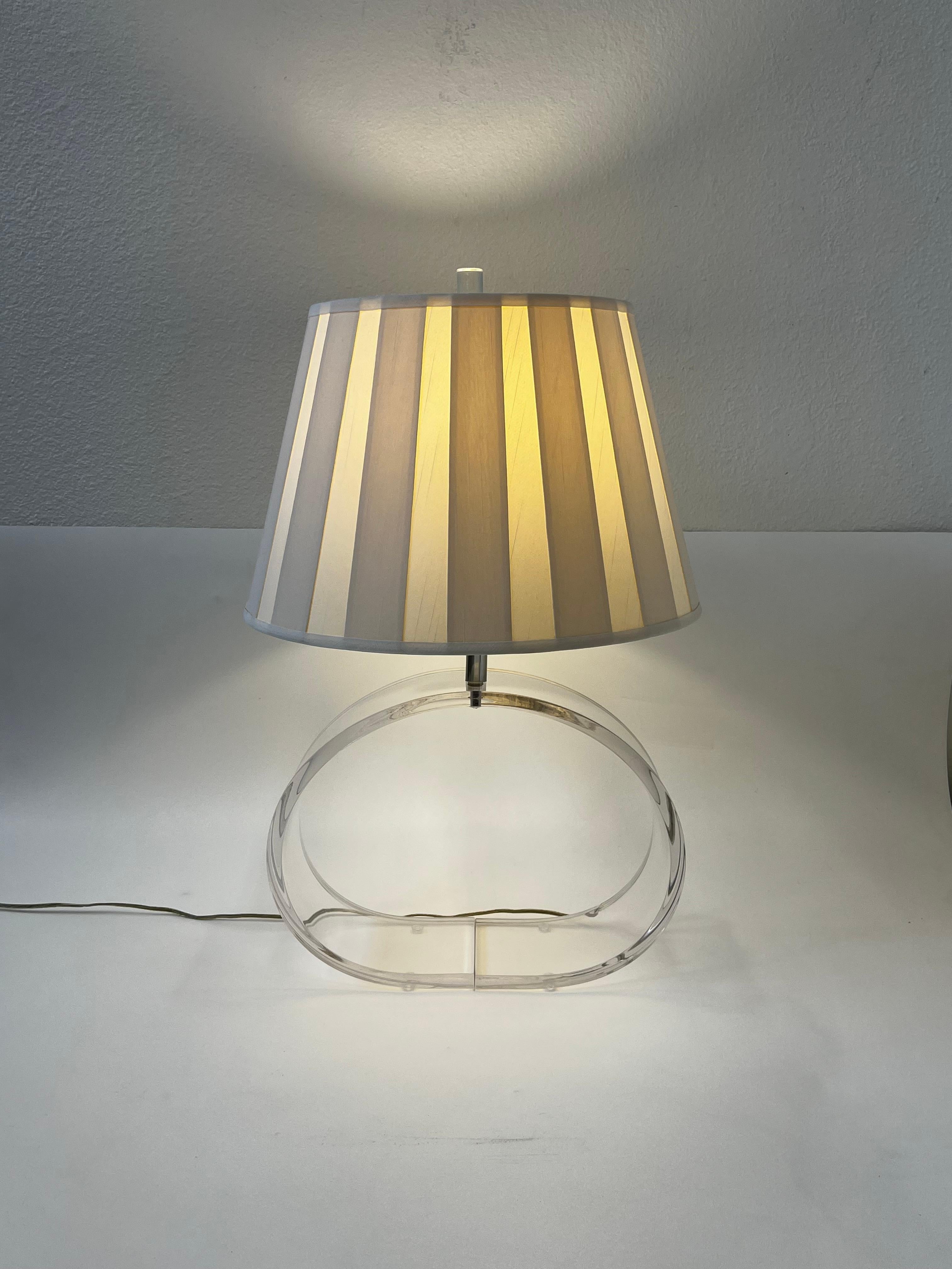 Clear Lucite and Chrome Table Lamp by Ritts  In Good Condition For Sale In Palm Springs, CA