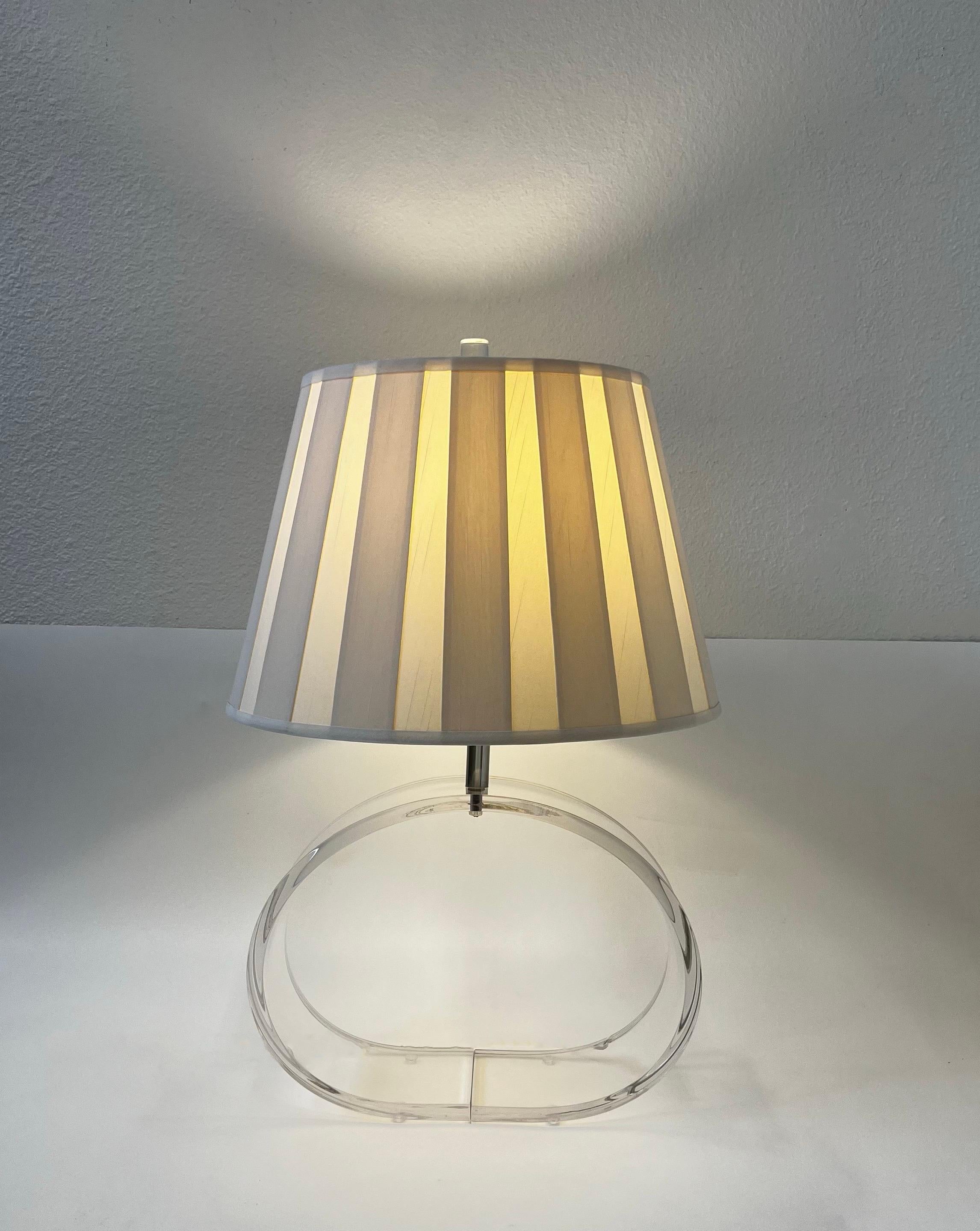 Tischlampe aus klarem Lucite und Chrom von Ritts  (Ende des 20. Jahrhunderts) im Angebot