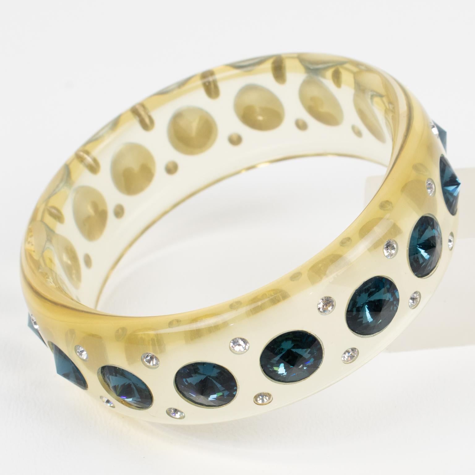 Bracelet jonc en lucite claire avec strass bleu Unisexe en vente
