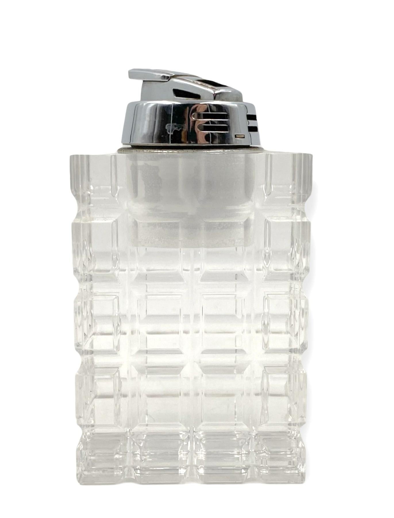 Clear Lucite Table Lighter, Italy, 1970s For Sale 1