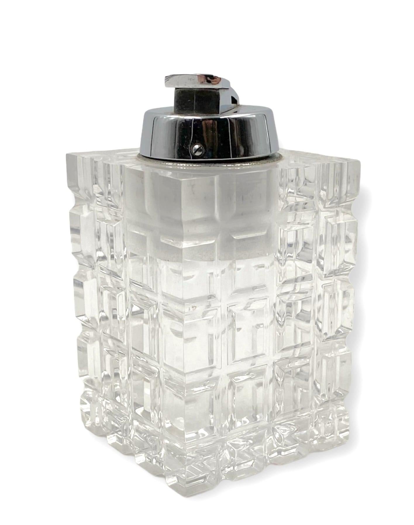 Clear Lucite Table Lighter, Italy, 1970s For Sale 3
