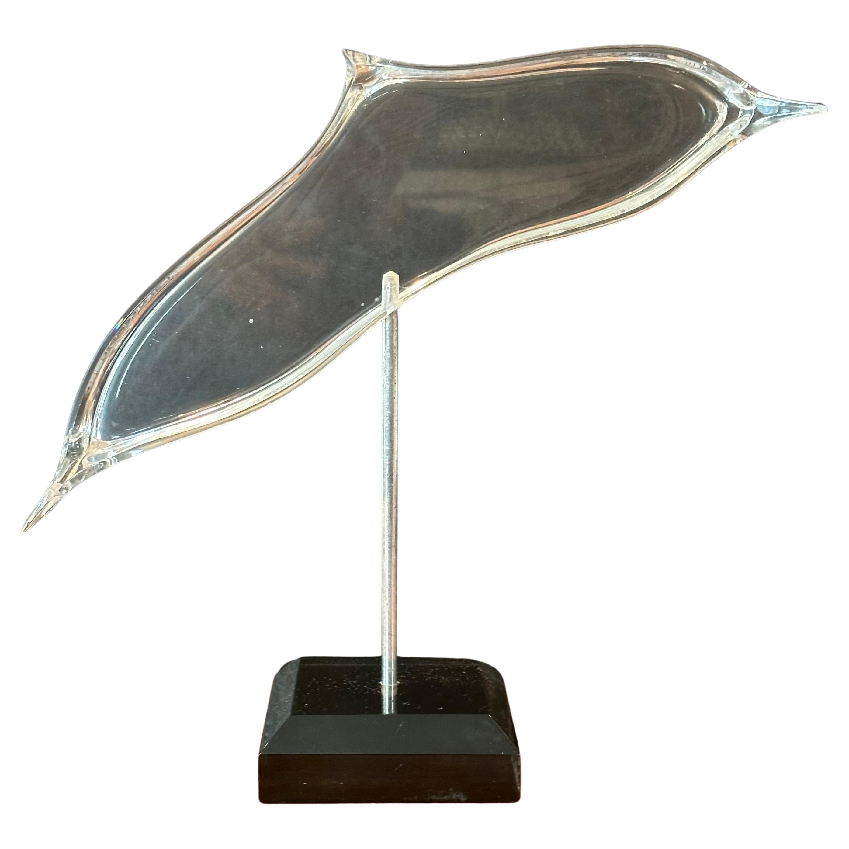 Sculpture de baleine en lucite transparente 