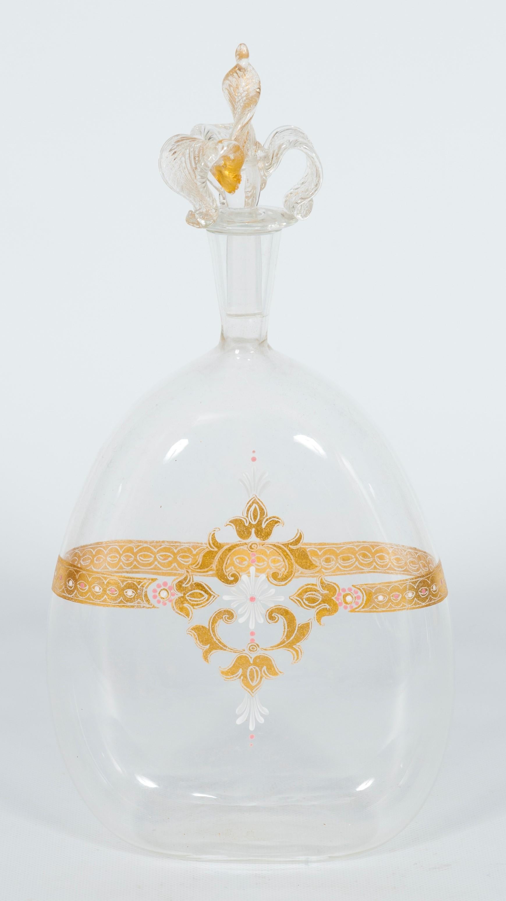 Bouteille en verre de Murano transparent avec or décoré à la main 24 carats Venise des années 1980
Cette bouteille artistique a été entièrement fabriquée à la main sur l'île de Murano dans les années 1980 avec du verre soufflé transparent de Murano