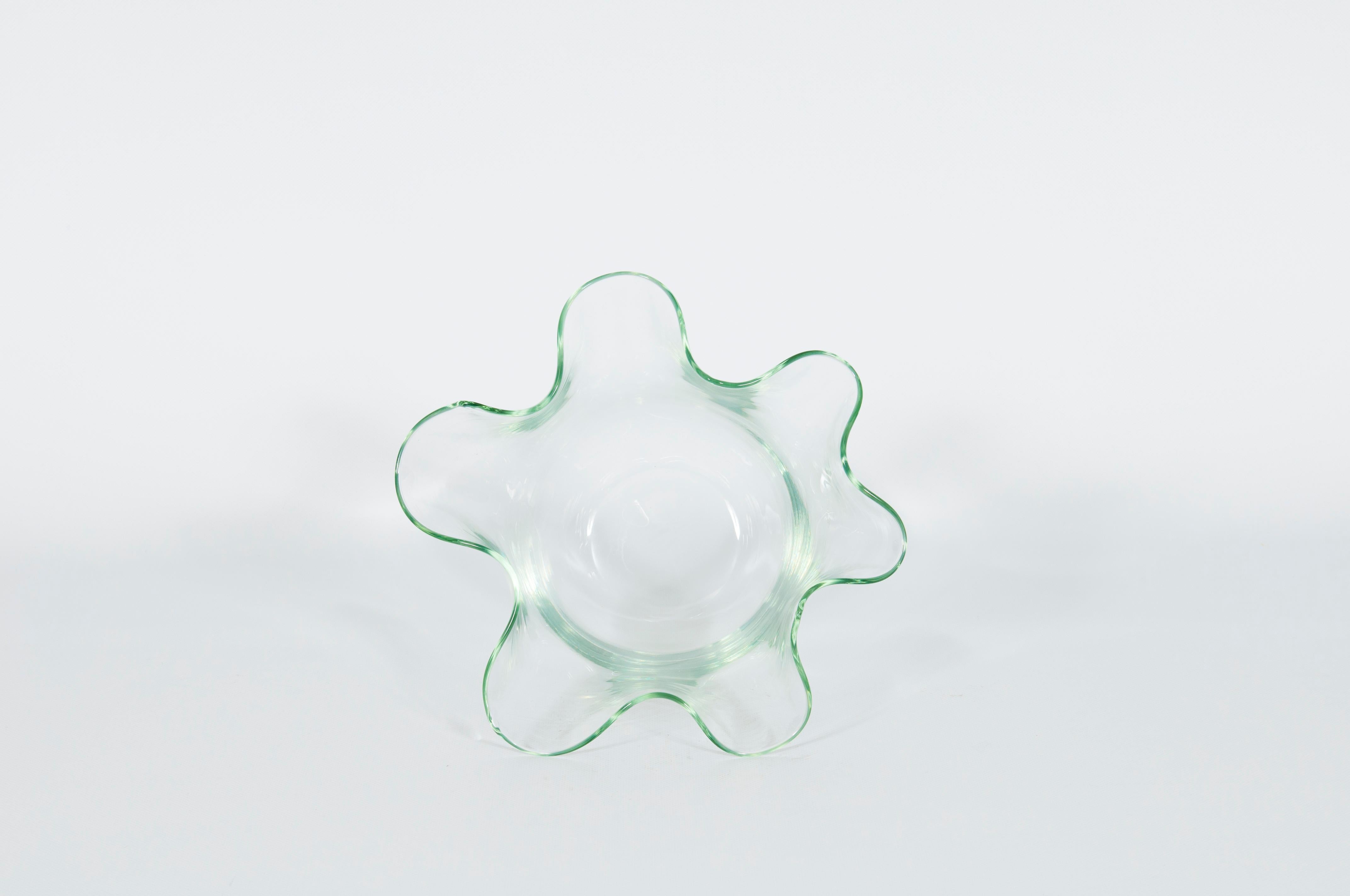 Centre de table en verre clair de Murano, créé par Giovanni Dalla Fina dans les années 1990. en vente 5