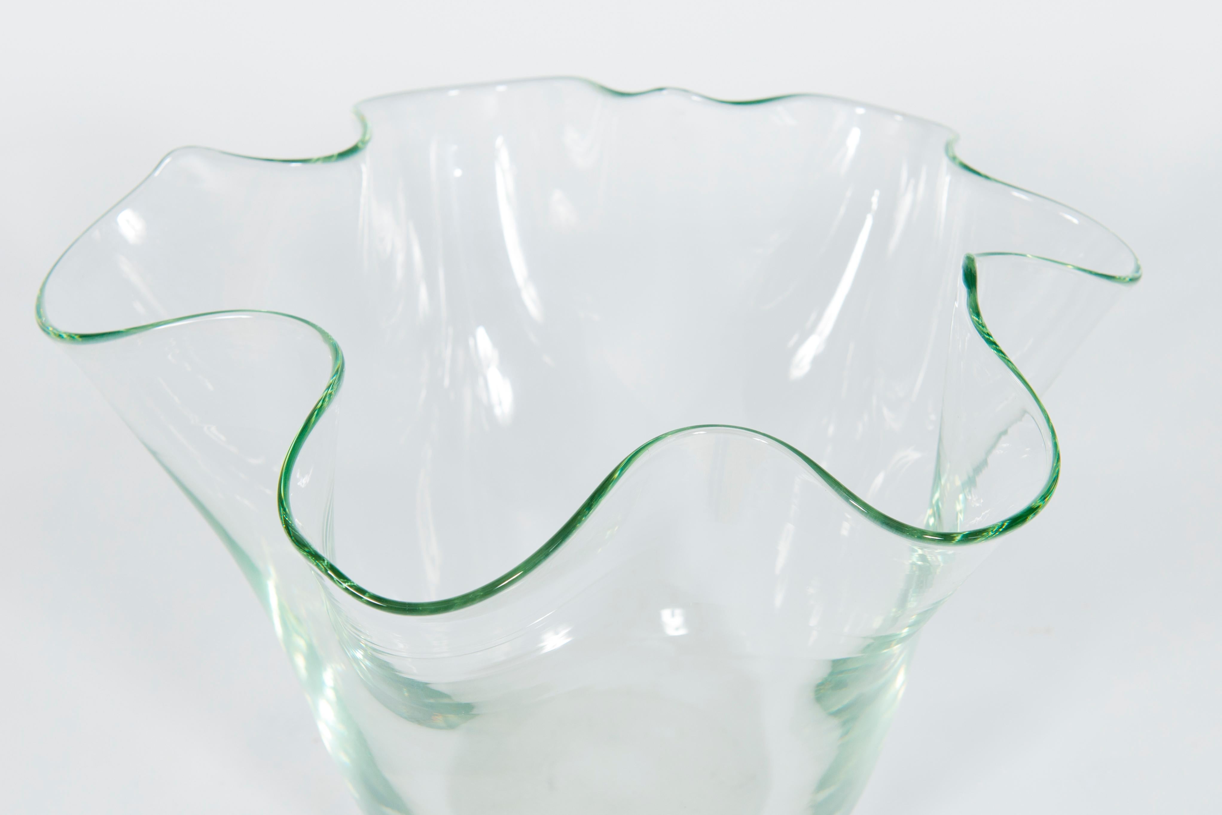 italien Centre de table en verre clair de Murano, créé par Giovanni Dalla Fina dans les années 1990. en vente