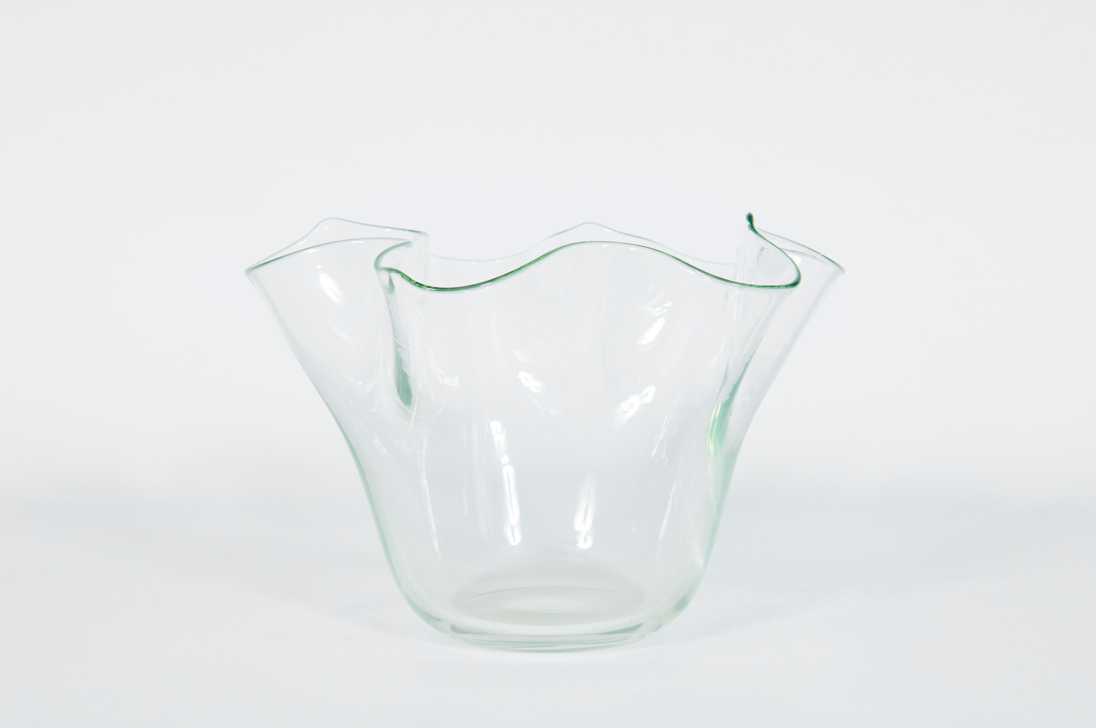 Fait main Centre de table en verre clair de Murano, créé par Giovanni Dalla Fina dans les années 1990. en vente