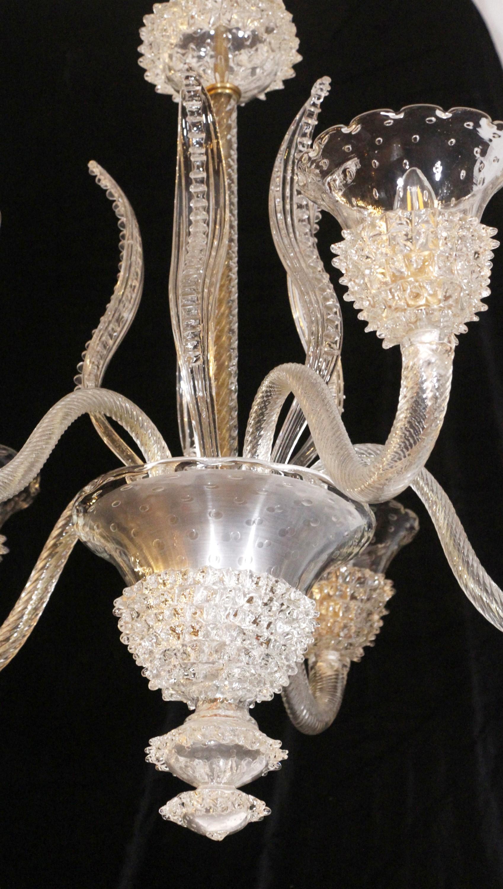 Vetro di Murano Lampadario in vetro trasparente di Murano Rostrato con disegno floreale a 5 bracci in vendita