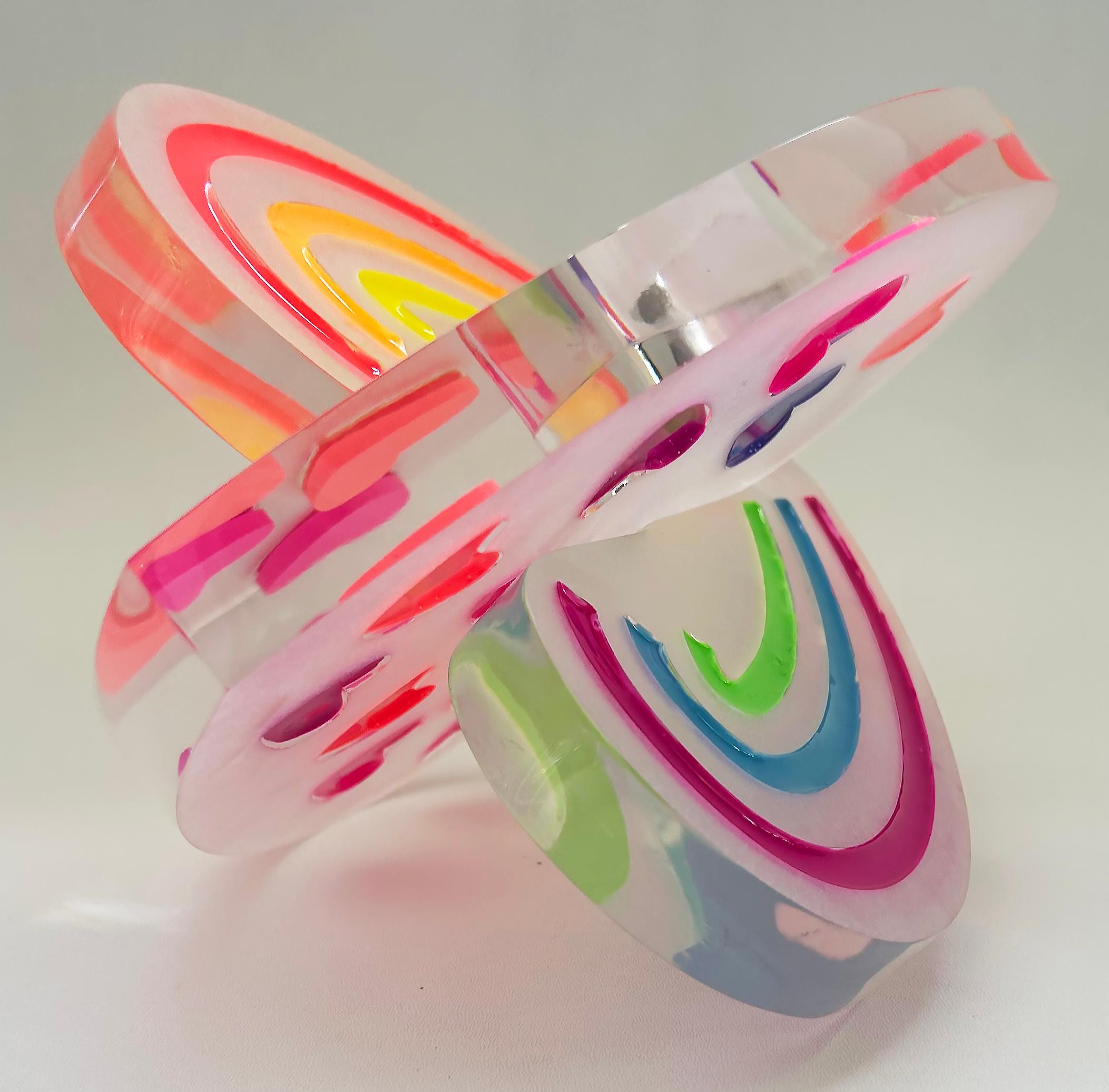 Cuori intrecciati in lucite dipinta trasparente  Scultura d'amore di Michael Gitter In condizioni Nuovo in vendita a Miami, FL