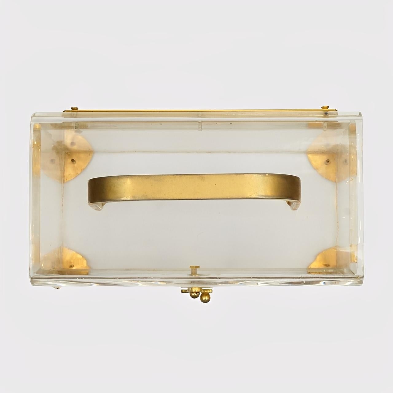 Bolso de plexiglás transparente con accesorios chapados en oro circa 1940s Beige en venta