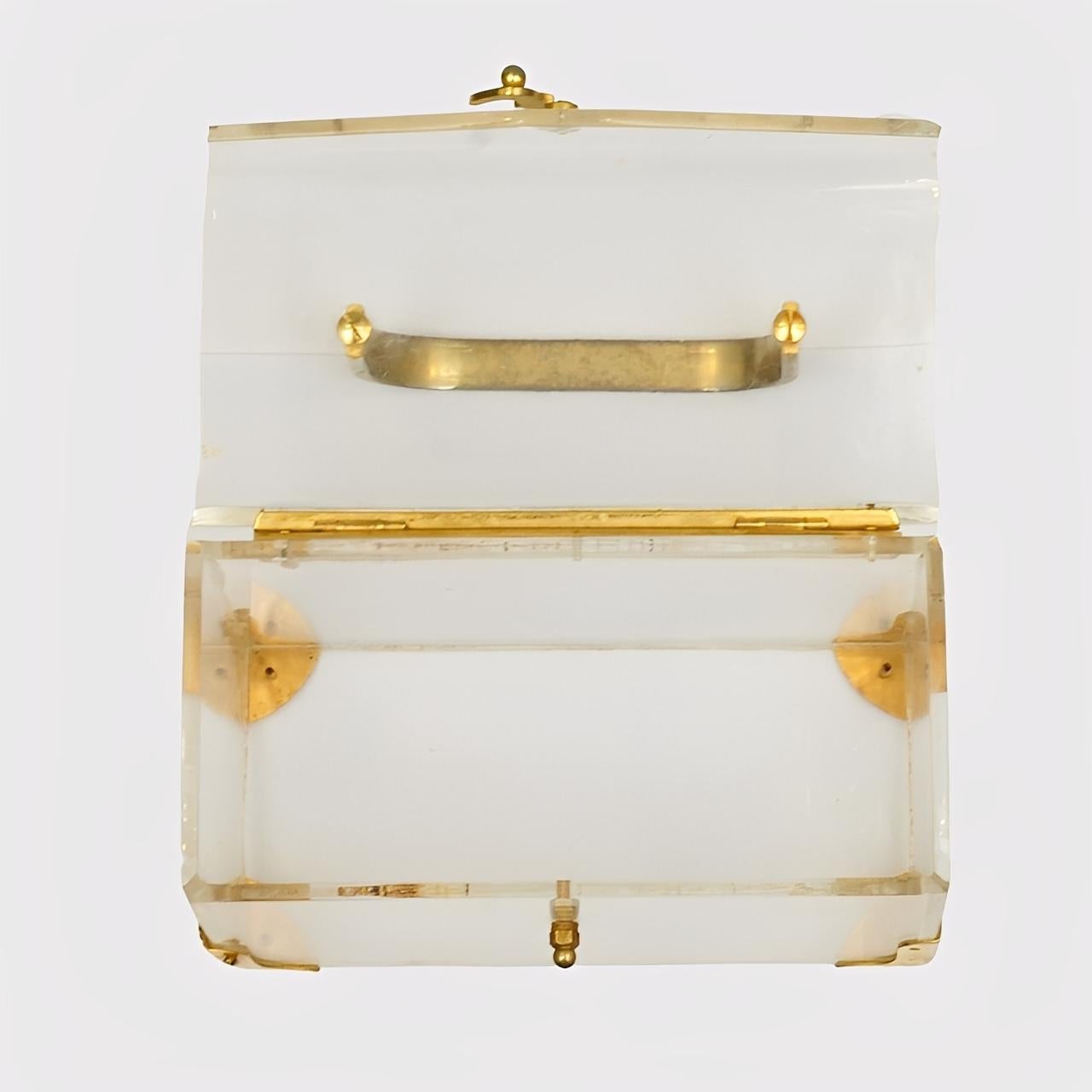 Bolso de plexiglás transparente con accesorios chapados en oro circa 1940s en Bueno estado para la venta en London, GB