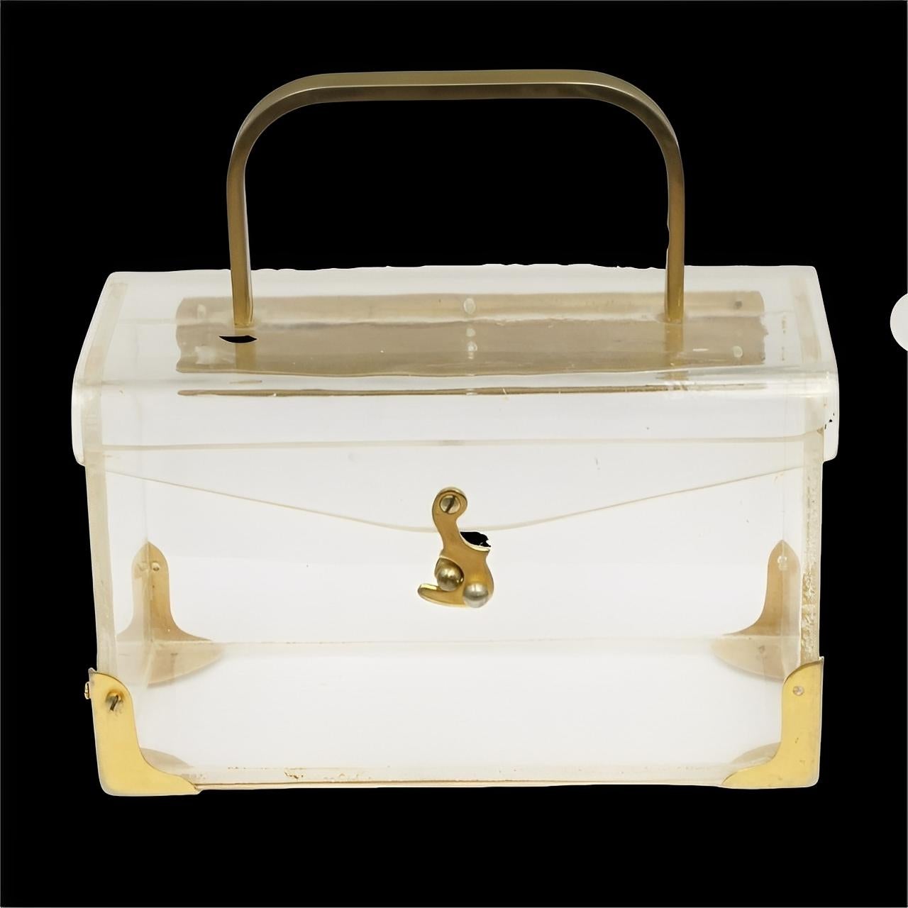 Bolso de plexiglás transparente con accesorios chapados en oro circa 1940s en venta 2