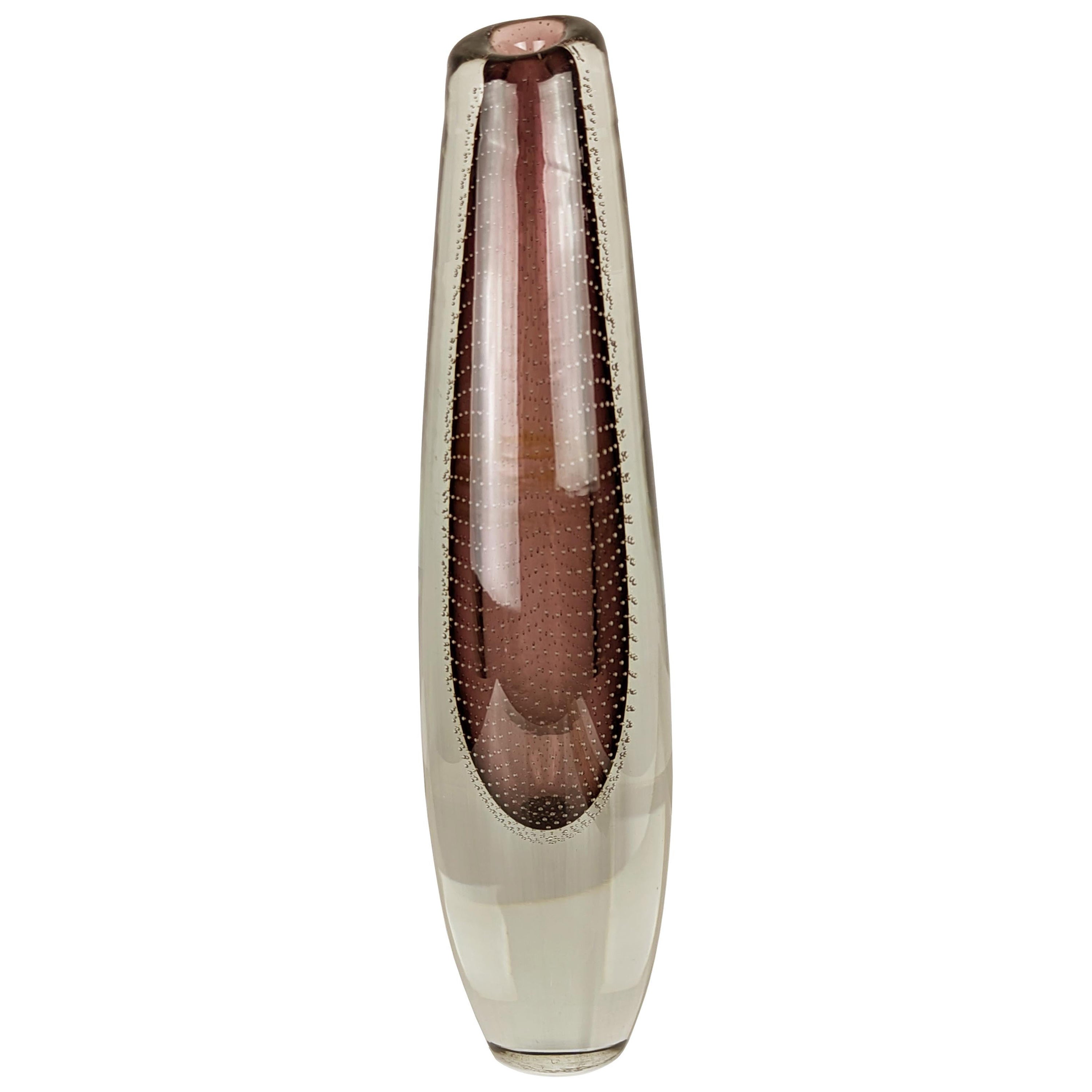Jarrón de cristal moderno de mediados de siglo transparente y morado de  Gunnel Nyman para Studio Nuutaja en venta