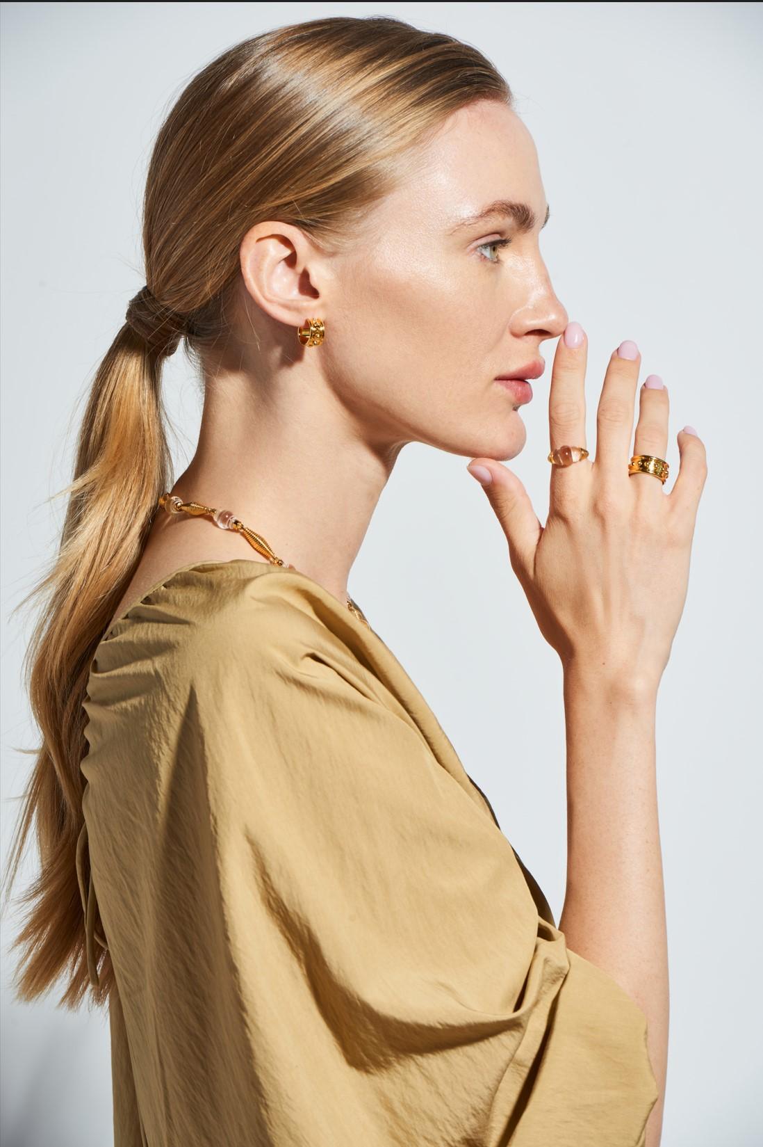 Women's or Men's Clear Quartz 18k Gold Seashell Ring For Sale