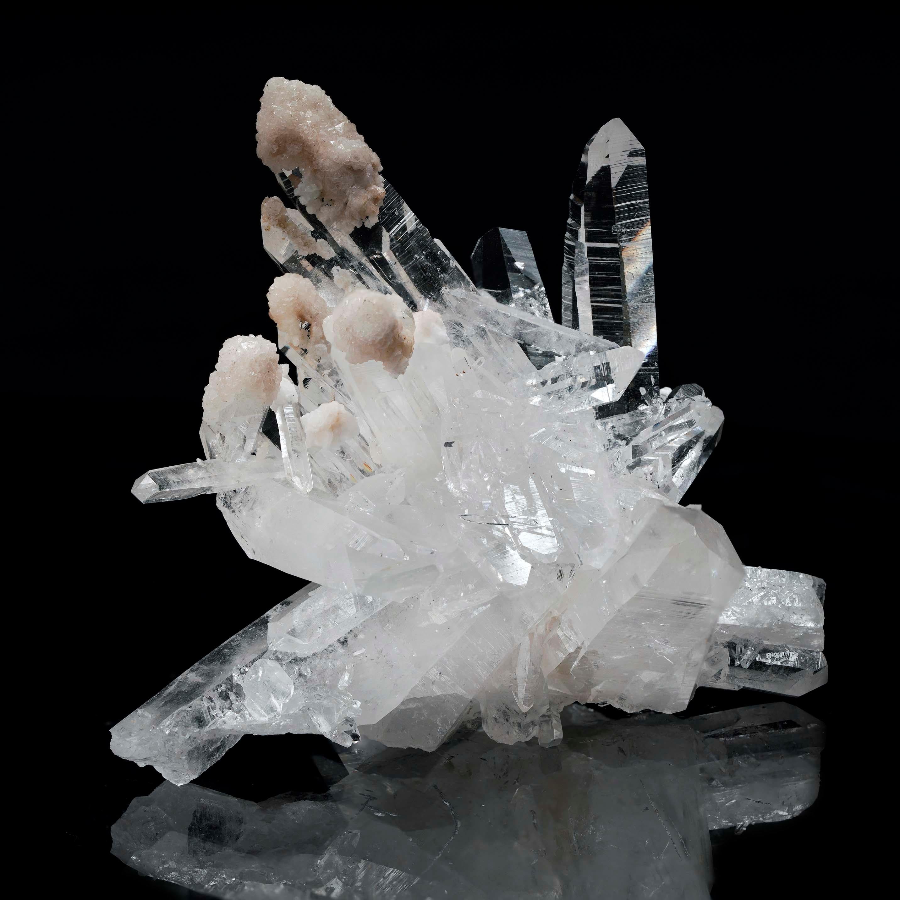 Colombiano Cluster di quarzo chiaro con formazioni di calcedonio - 95g in vendita