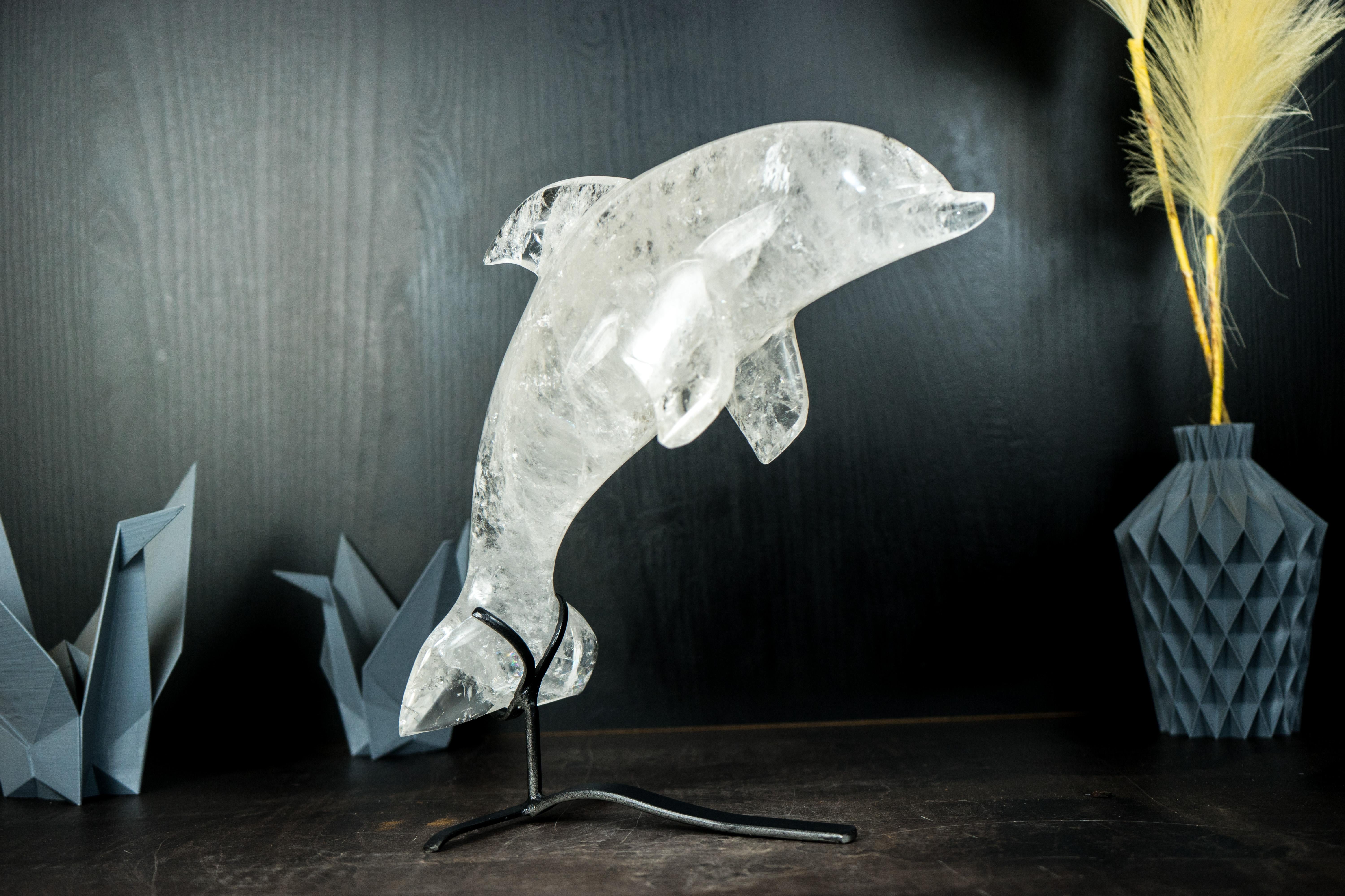 Sculpture de dauphin en quartz transparent du Brésil, sculptée à la main en vente 6