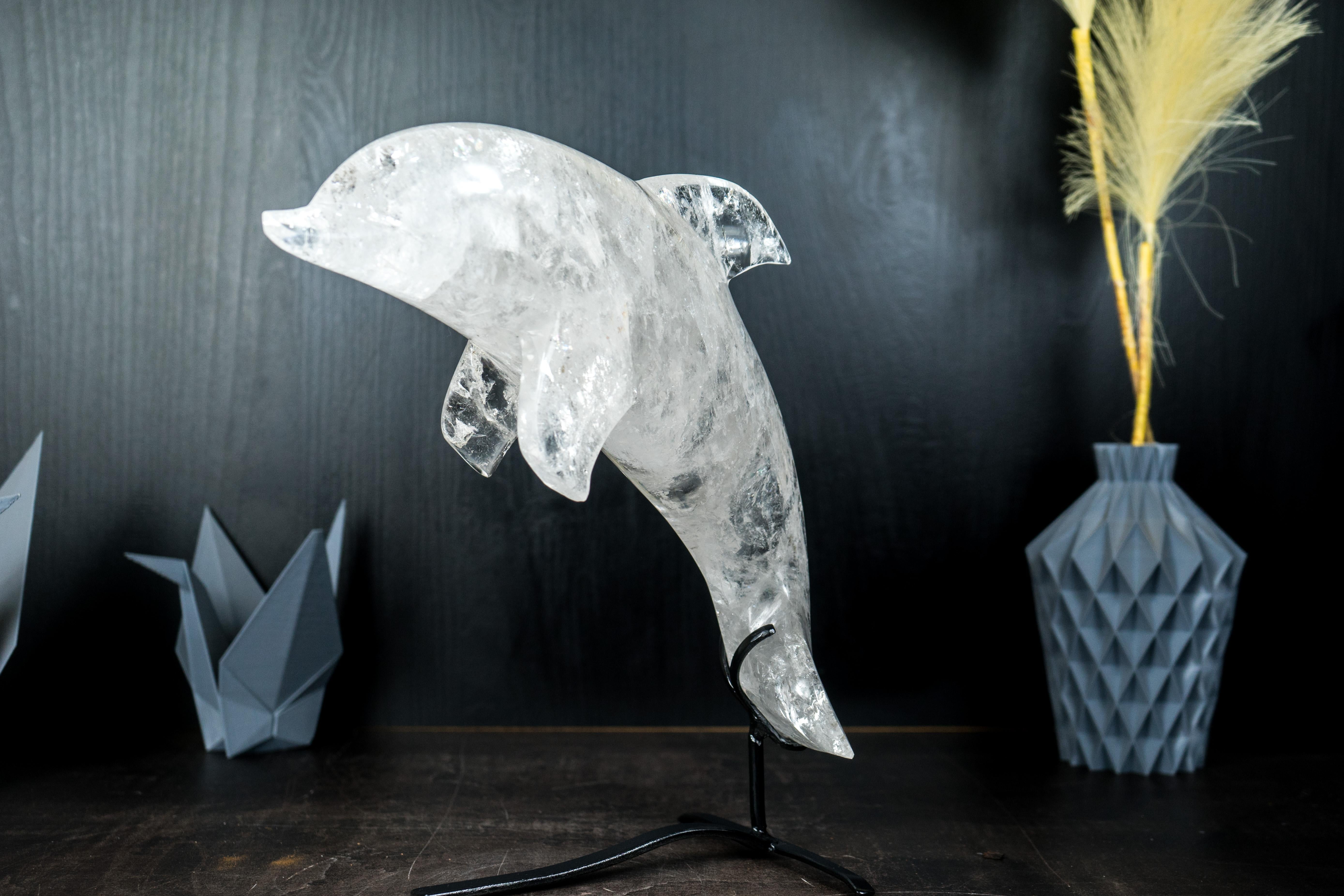 Sculpture de dauphin en quartz transparent du Brésil, sculptée à la main en vente 7