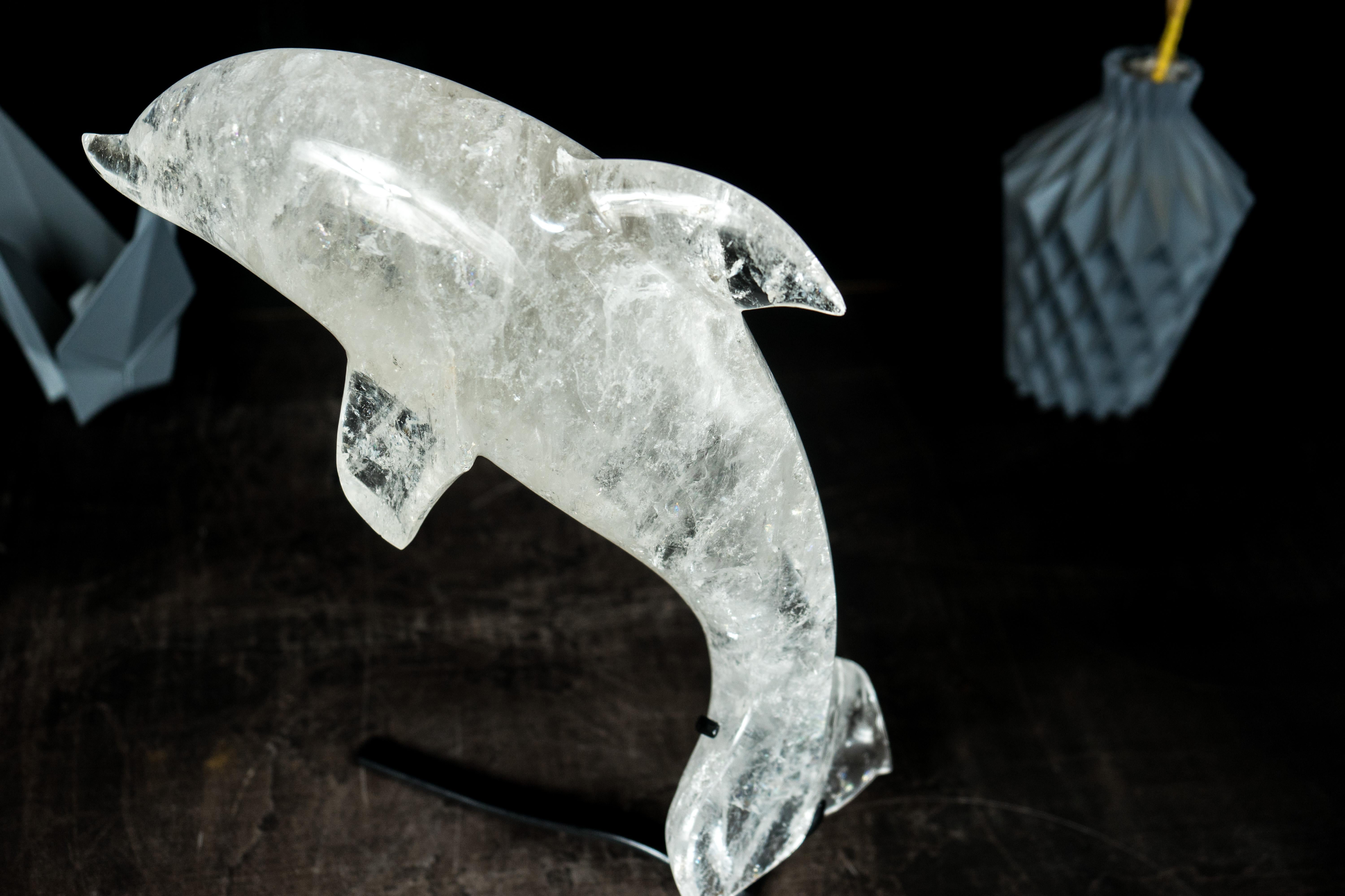 Sculpture de dauphin en quartz transparent du Brésil, sculptée à la main en vente 2