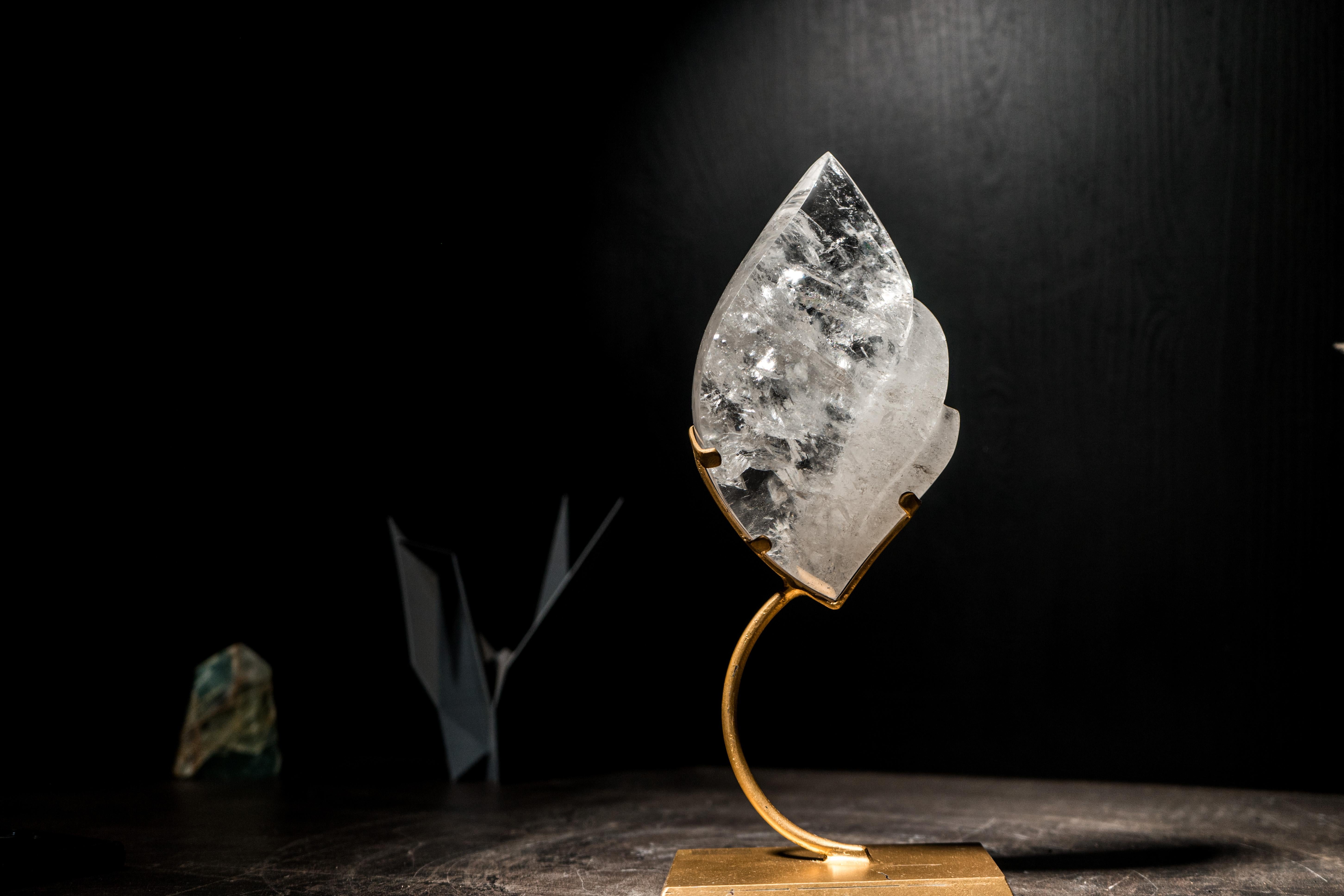 Piccola scultura di quarzo chiaro con fiamma in vendita 4