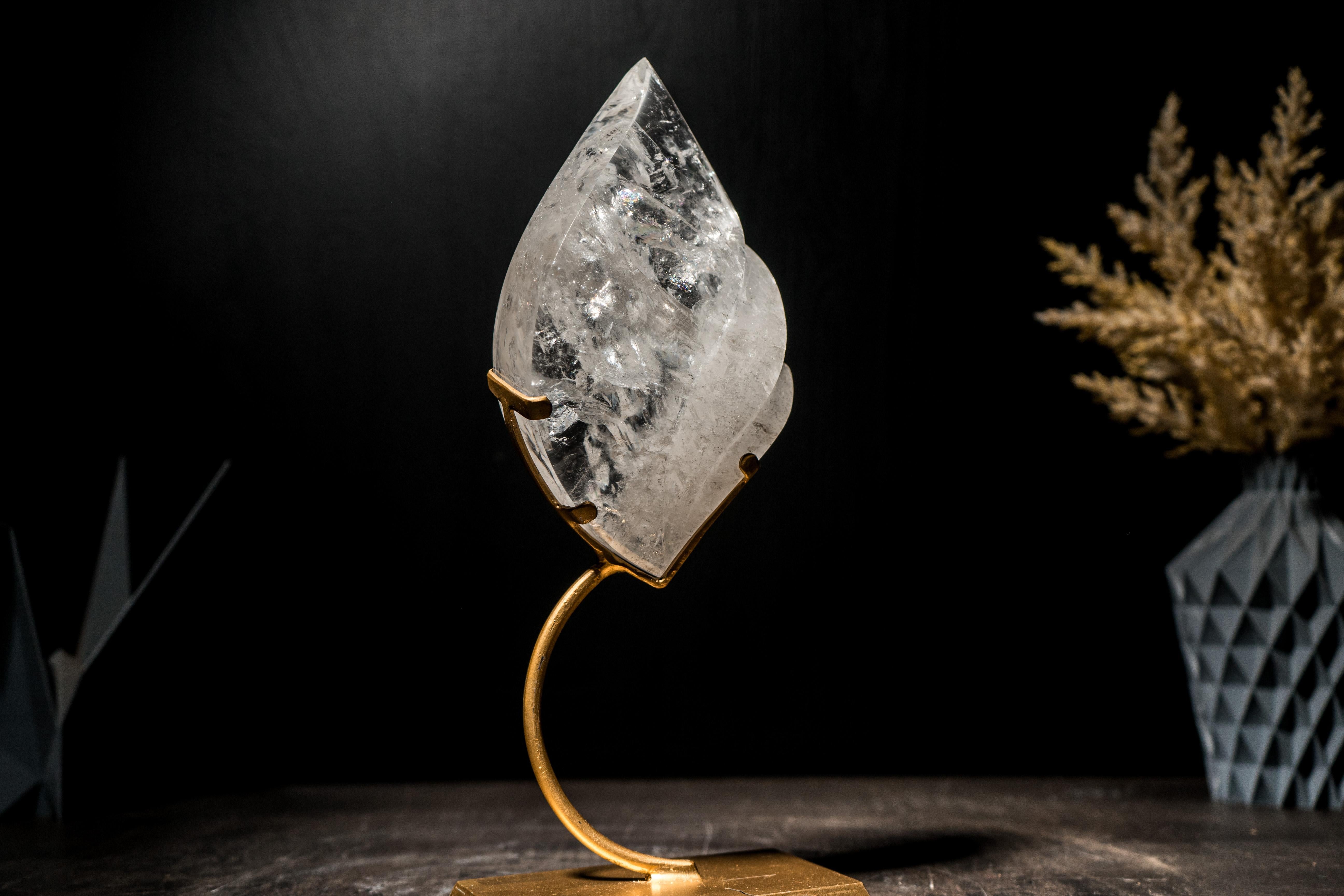 Piccola scultura di quarzo chiaro con fiamma in vendita 2