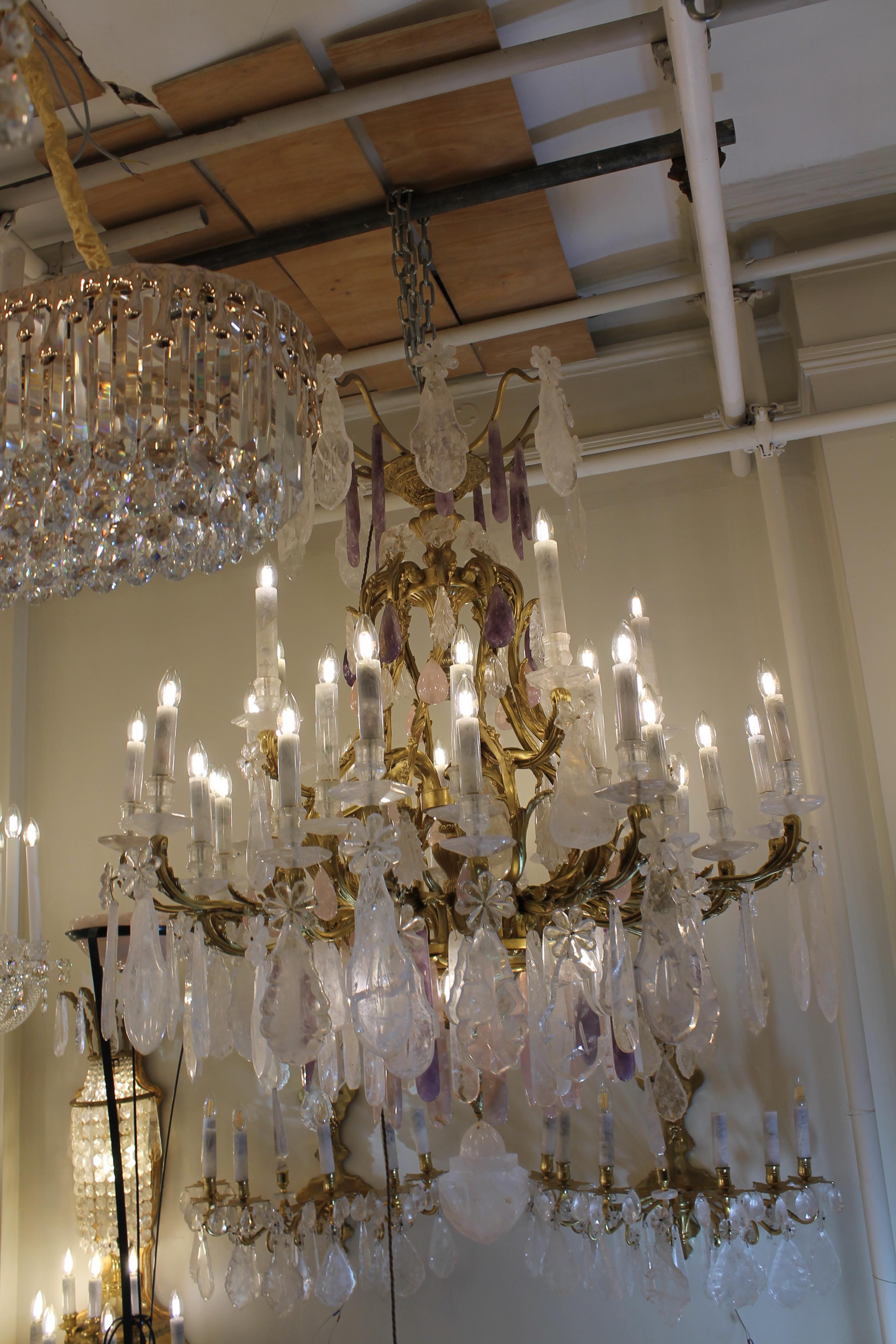 Lampadari a 40 luci in cristallo di rocca di quarzo chiaro e rosa con gocce di ametista in vendita 5