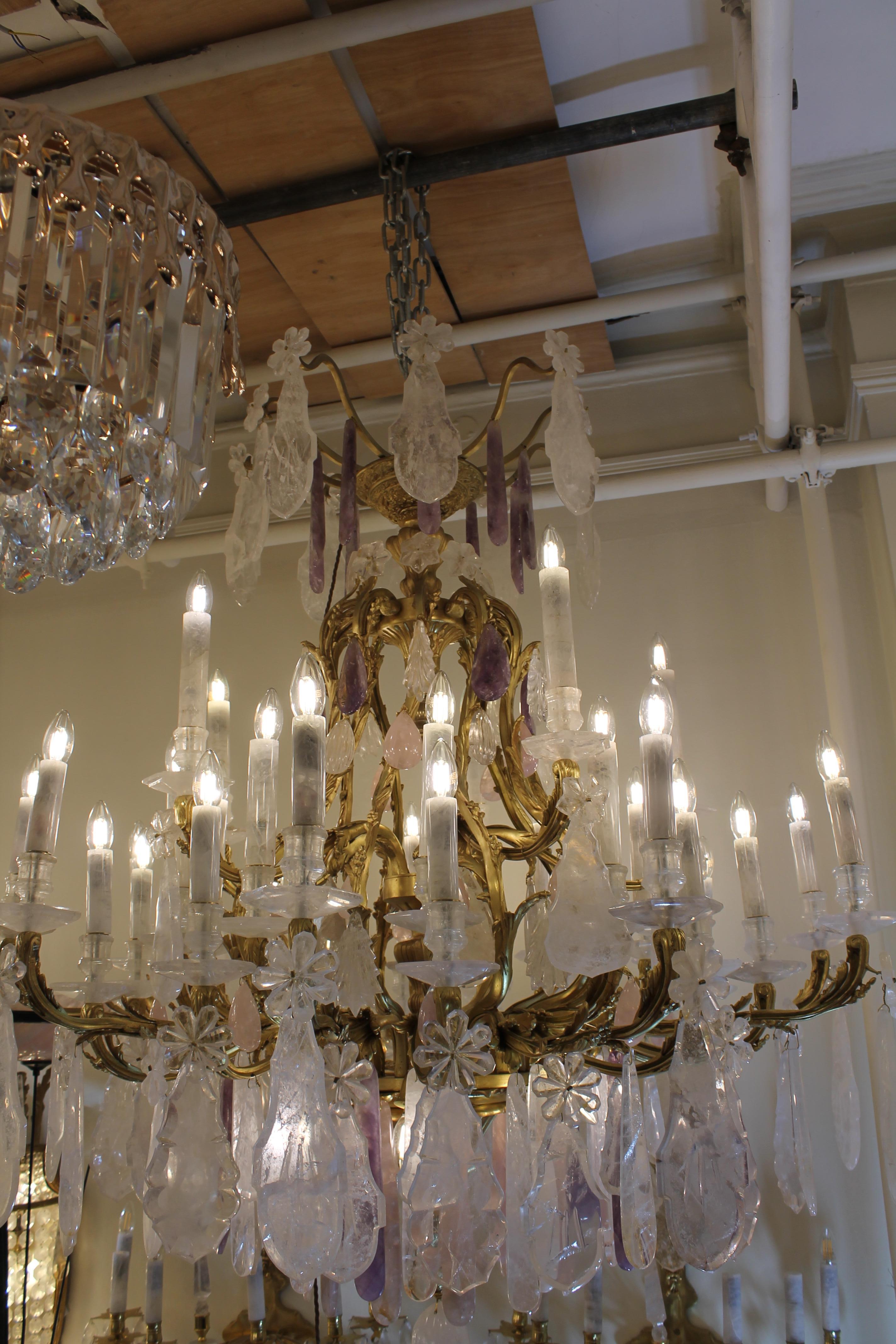 Lampadari a 40 luci in cristallo di rocca di quarzo chiaro e rosa con gocce di ametista in vendita 6