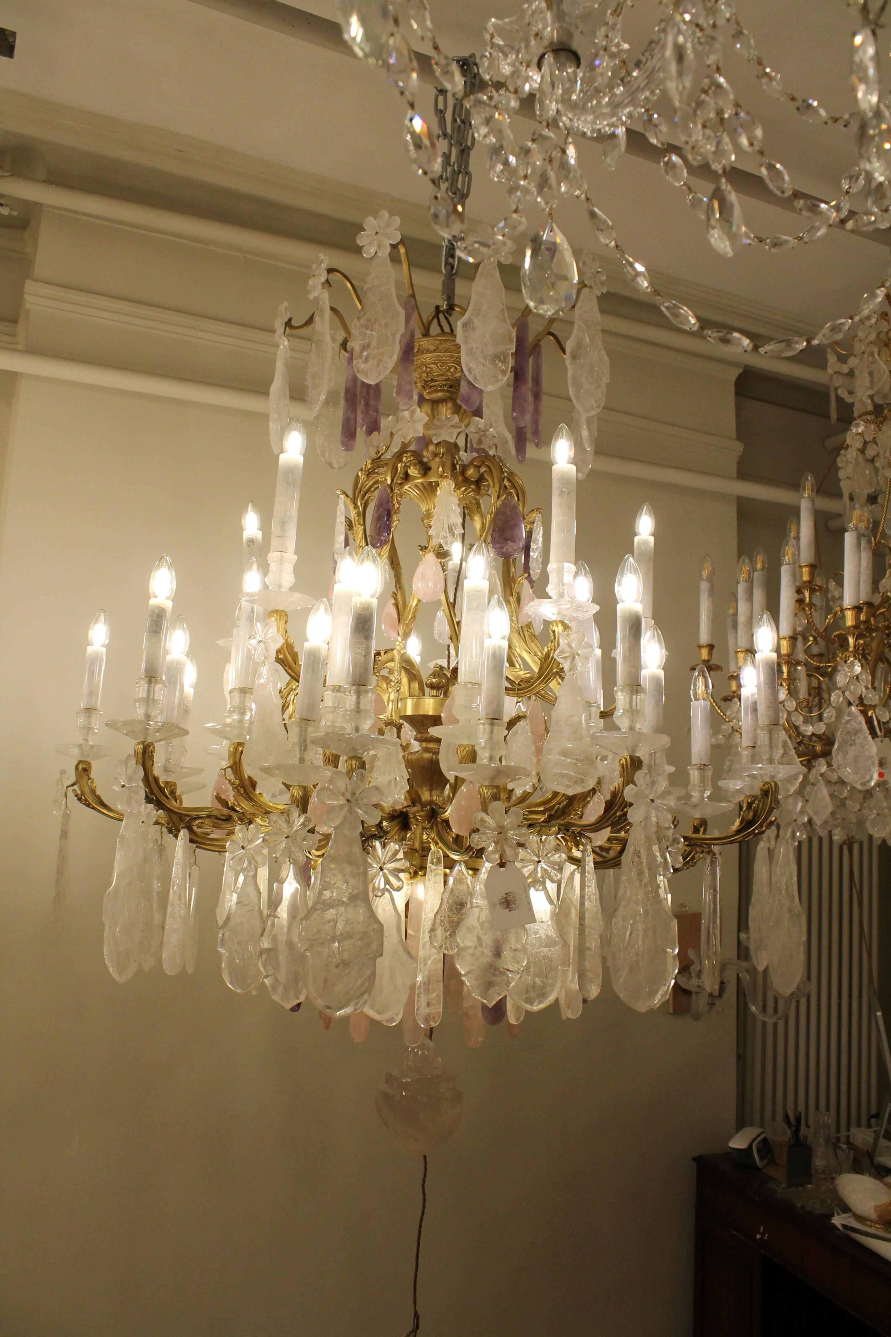 Lampadari a 40 luci in cristallo di rocca di quarzo chiaro e rosa con gocce di ametista in vendita 10