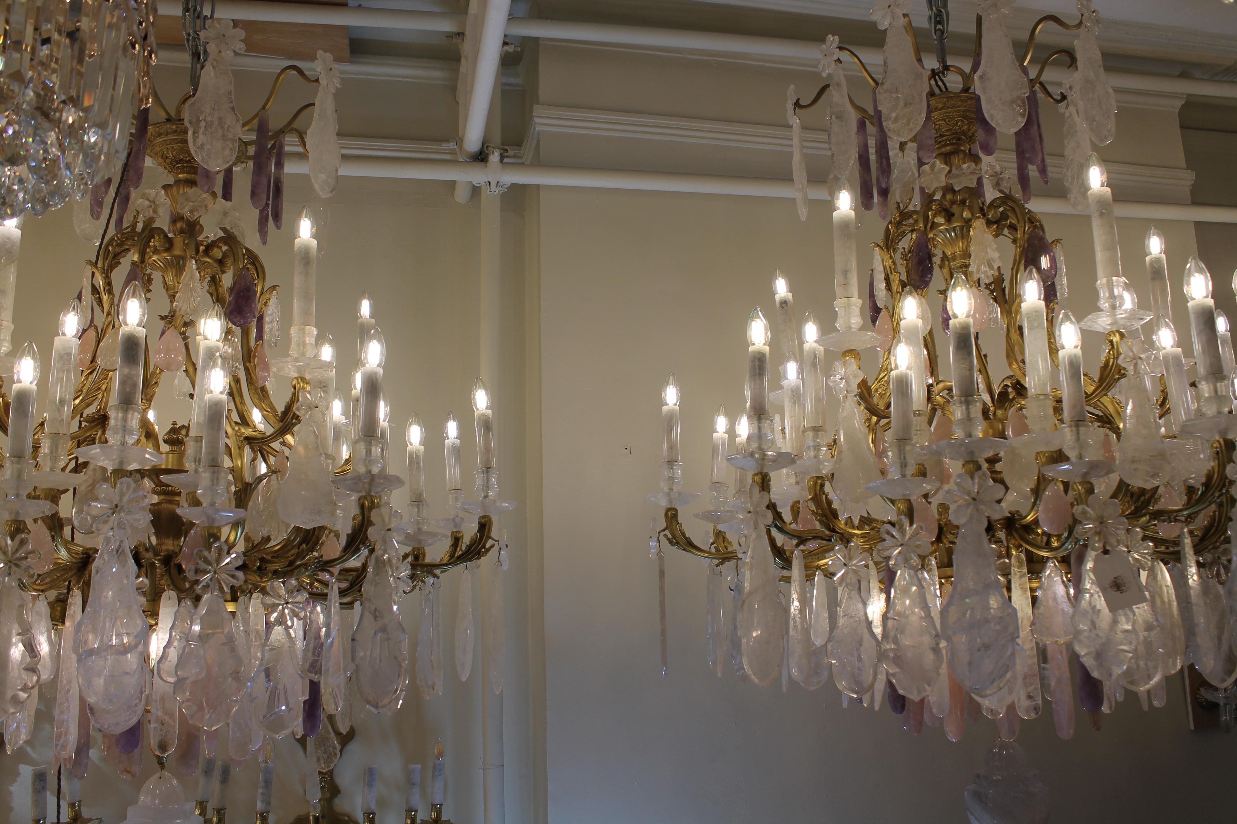 Lampadari a 40 luci in cristallo di rocca di quarzo chiaro e rosa con gocce di ametista in vendita 3