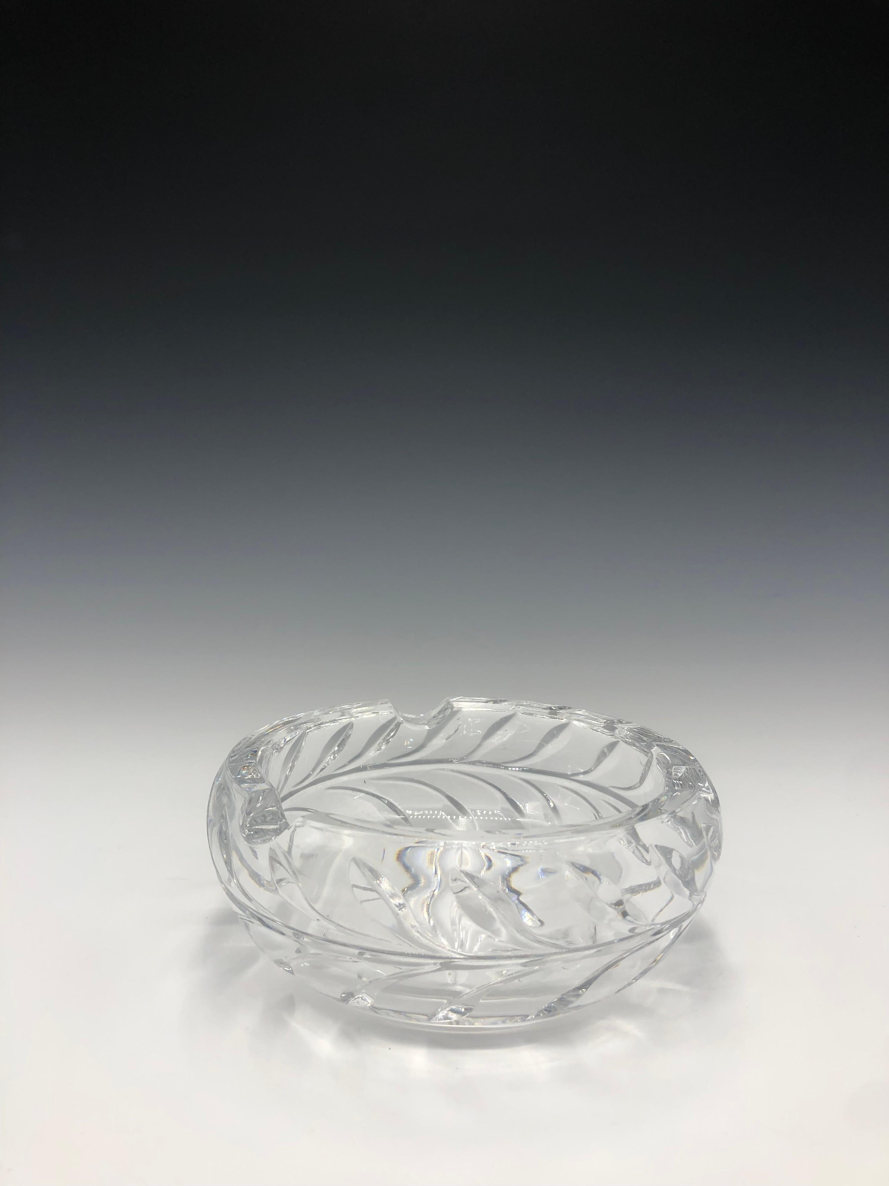 American Clear round thick cut vintage crystal starburst glass ashtray For Sale