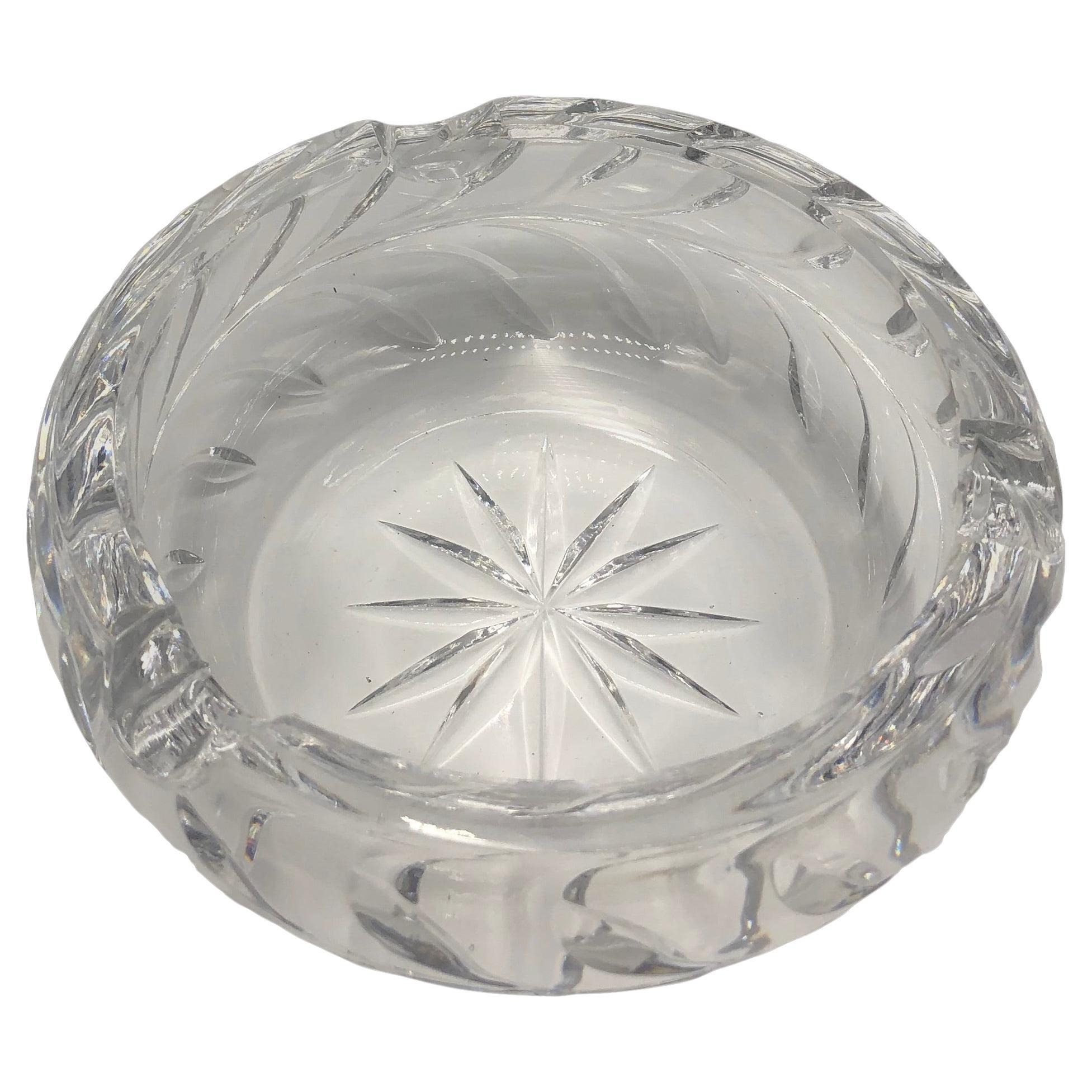 Clear round thick cut vintage crystal starburst glass ashtray For Sale