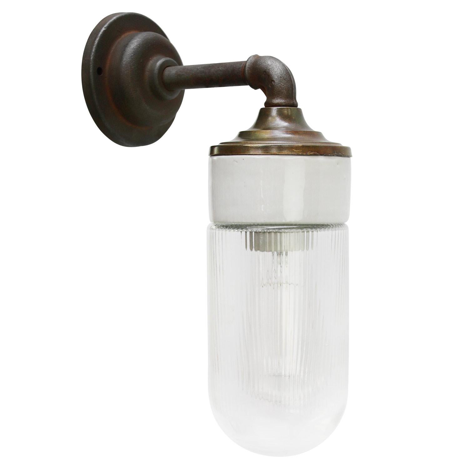 Porcelain Industrial wall lamp.
White porcelain, brass and cast iron
Clear striped glass.
2 conductors, no ground.

Diameter cast iron wall piece 10 cm. 2 holes to secure.

Weight: 1.95 kg / 4.3 lb

Priced per individual item. All lamps