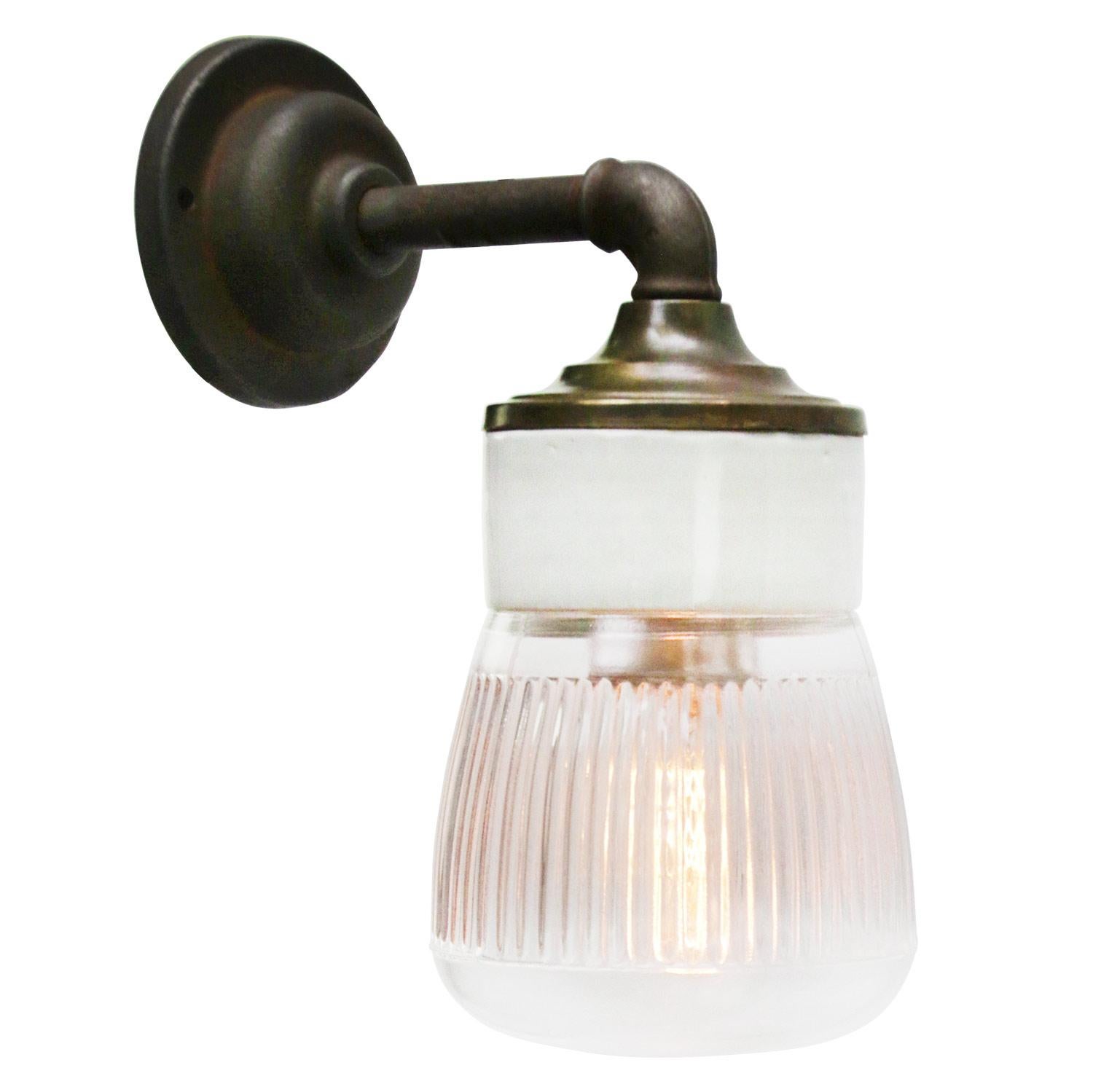 Porcelain industrial wall lamp.
White porcelain, brass and cast iron
Clear striped glass.
2 conductors, no ground.

Diameter wall mount 10.5 cm / 4”.
2 holes to secure.

For use inside only

Weight: 2.20 kg / 4.9 lb

Priced per individual item. All